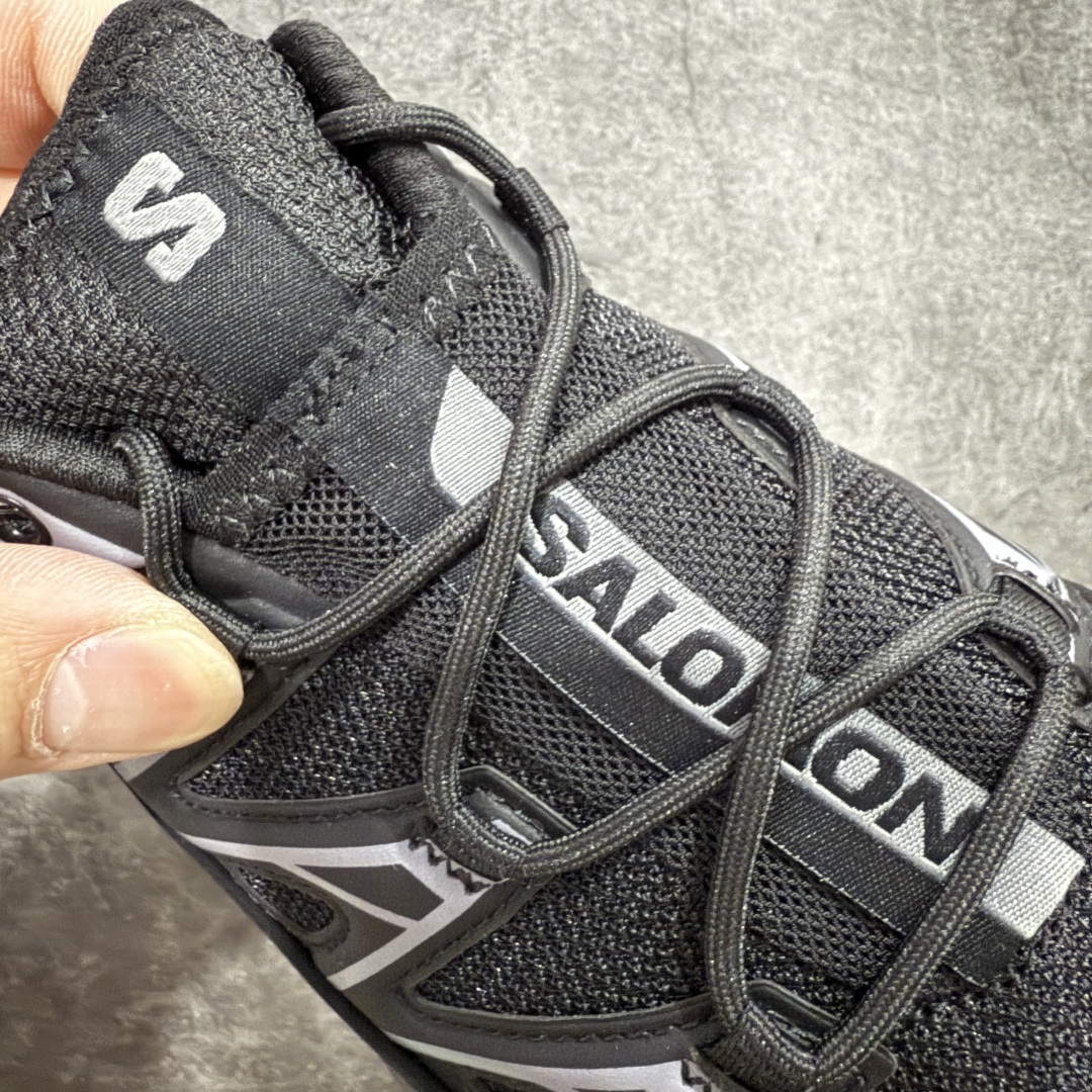 图片[6]-【纯原礼盒版】CDG x Salomon 萨洛蒙 联名款XT-6 系列 厚底 休闲 运动鞋 原版购入开发 做货 独立私模 原材料打造 一比一原版细节 延续品牌设计基因，融合简约的设计和实用的技术性 联名鞋款依旧是黑白简约配色，鞋身上的品牌字样也体现出极简主义的设计风格 搭配Contagrip 橡胶厚底鞋底设计，重新演绎的鞋面部分则以Pulsar Advanced袜套式轮廓替换了之前抽绳鞋带 并饰有网眼、抗撕裂材质鞋面、防水胶条以及尼龙拉环等细节 面料： 原版定制进口科技面料 内里： 原版进口透气网里 大底： 原版开模超轻发泡材质 底厚： 6.5CM 尺码：35-40-选品中心