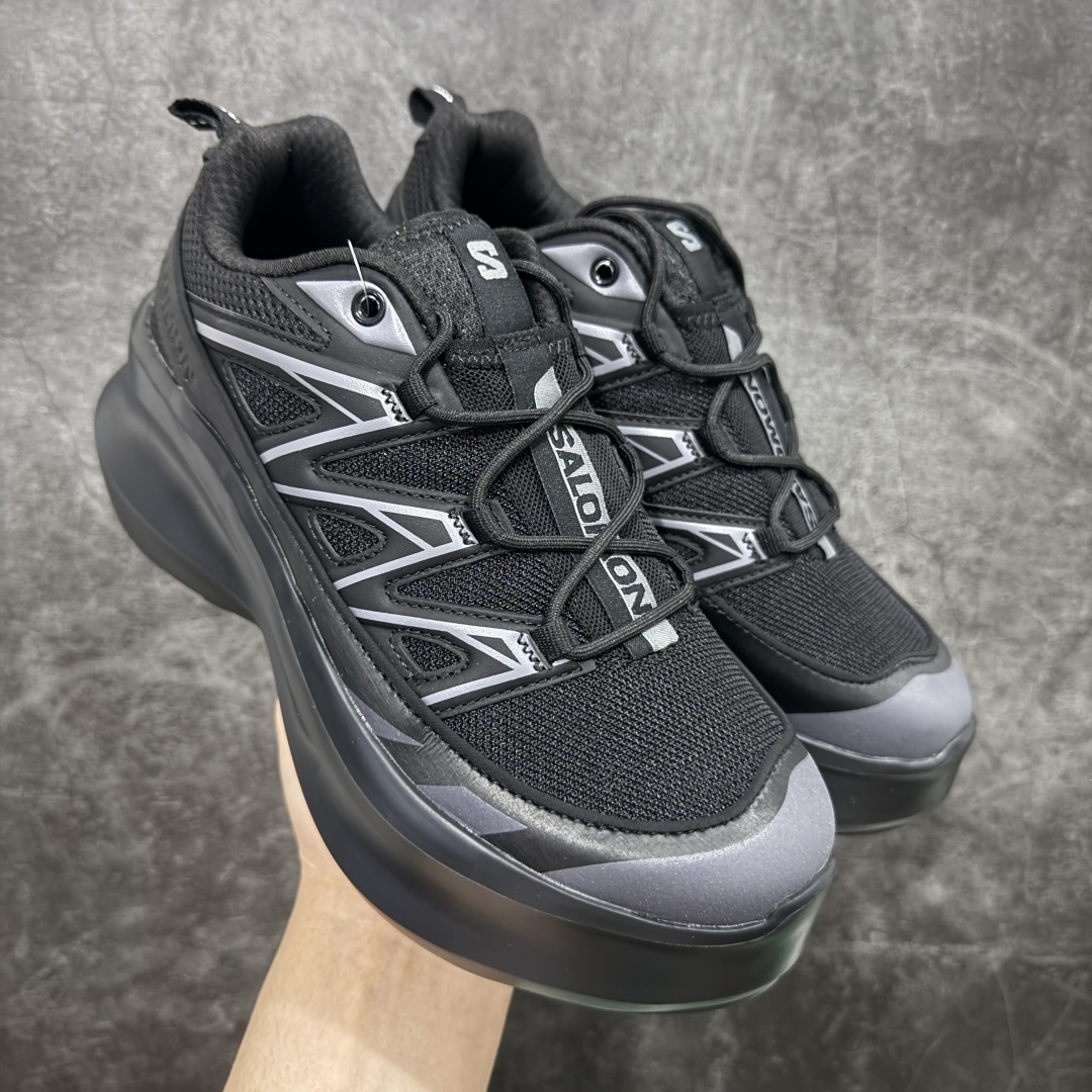 【纯原礼盒版】CDG x Salomon 萨洛蒙 联名款XT-6 系列 厚底 休闲 运动鞋 原版购入开发 做货 独立私模 原材料打造 一比一原版细节 延续品牌设计基因,融合简约的设计和实用的技术性 联名鞋款依旧是黑白简约配色,鞋身上的品牌字样也体现出极简主义的设计风格 搭配Contagrip 橡胶厚底鞋底设计,重新演绎的鞋面部分则以Pulsar Advanced袜套式轮廓替换了之前抽绳鞋带 并饰有网眼、抗撕裂材质鞋面、防水胶条以及尼龙拉环等细节 面料: 原版定制进口科技面料 内里: 原版进口透气网里 大底: 原版开模超轻发泡材质 底厚: 6.5CM 尺码:35-40-选品中心