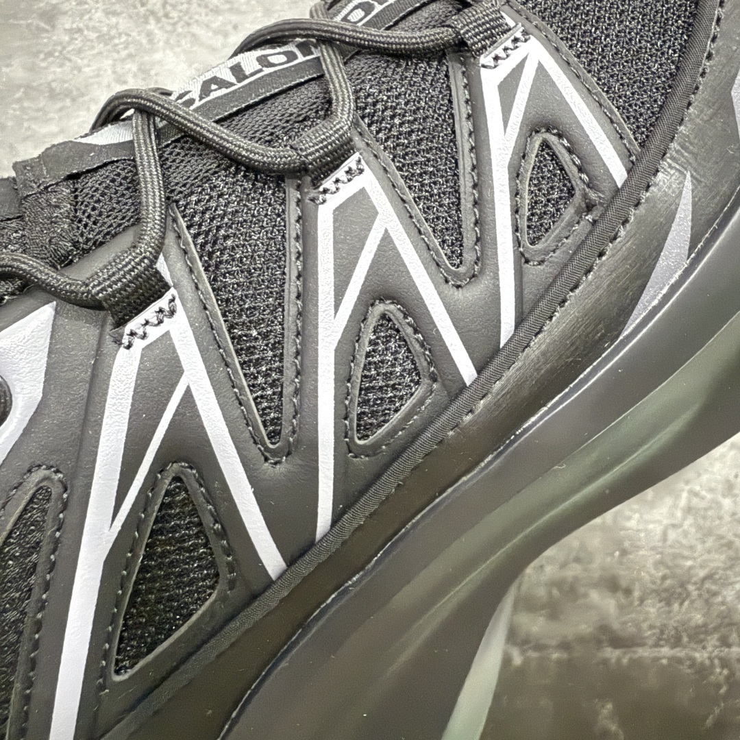 图片[4]-【纯原礼盒版】CDG x Salomon 萨洛蒙 联名款XT-6 系列 厚底 休闲 运动鞋 原版购入开发 做货 独立私模 原材料打造 一比一原版细节 延续品牌设计基因，融合简约的设计和实用的技术性 联名鞋款依旧是黑白简约配色，鞋身上的品牌字样也体现出极简主义的设计风格 搭配Contagrip 橡胶厚底鞋底设计，重新演绎的鞋面部分则以Pulsar Advanced袜套式轮廓替换了之前抽绳鞋带 并饰有网眼、抗撕裂材质鞋面、防水胶条以及尼龙拉环等细节 面料： 原版定制进口科技面料 内里： 原版进口透气网里 大底： 原版开模超轻发泡材质 底厚： 6.5CM 尺码：35-40-选品中心