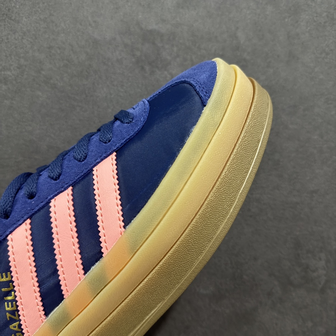 图片[5]-【公司级】AD Originals Gazelle Bold W 羚羊松糕系列复古百搭厚底增高低帮休闲运动板鞋 IG4390 最好穿最百搭的长腿神器。 不仅价格不错～鞋子也不错啊！Originals的Gazelle Bold鞋款打造出「超厚底版本」！延续流线鞋型、经典麂皮材质、白色三条线和侧面烫金标志的复古外型，奶油白鞋底高度直接乘3，出门搭上它，保证一路步步高升。 尺码： 35.5 36 36.5 37 38 38.5 39 40 40.5 41 42-选品中心