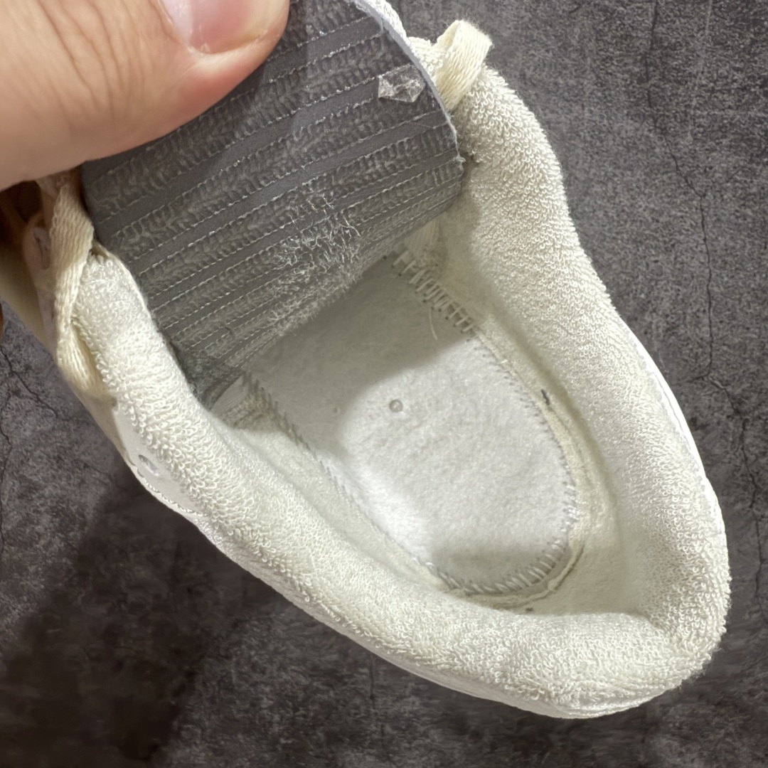  
【Mok纯原】NK Zoom Vomero 5 
佛莫罗5代系列经典复古运动慢跑鞋 FV3638-1