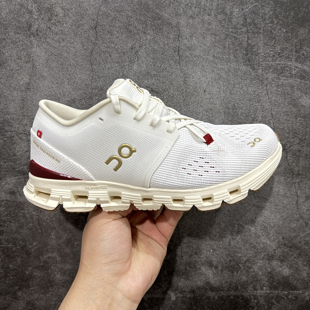 【PE版本】瑞士运动品牌 昂跑 ON Running Cloud X 4 克劳德X4系列低帮轻量舒适休闲运动鞋 On 昂跑 Cloud X 4 综合体能训练 休闲跑鞋。新一代跑练结合多功能跑鞋 Cloud X 4 延续轻量脚感且灵活反馈的同时提高贴合度和透气性;沿袭ON的专业跑鞋科技,旨在应对深蹲、弓箭步、间歇性、波比跳……等各类健身锻炼运动! 尺码:36 36.5 37.5 38 38.5 39 40 40.5 41 42 42.5 43 44 45 46-选品中心