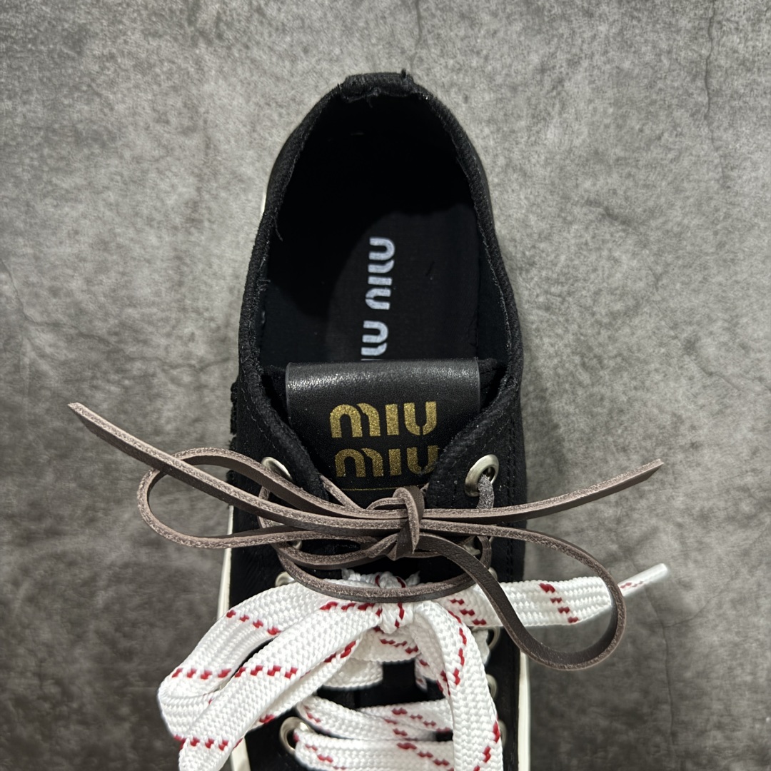 图片[8]-【广东纯原版本】MiuMiu 缪缪 最新款 水洗 丹宁 牛仔布 帆布鞋 厚底 休闲 运动鞋 小红书爆款推荐 原版购入开发 做货 这款运动鞋体现了Miu Miu的探索精神。水洗丹宁牛仔的独特质感与皮革和棉质鞋带细节设计相得益彰，搭配坚韧耐穿的鞋底，尽显休闲气息 配送专柜精美包装🛍📦 ▪️面料： 原版定制进口高密度帆布 ▪️内里：原版定制高密度帆布 ▪️鞋底：原版开模防滑橡胶材质 ▪️底厚：3CM ▪️尺码：35 36 37 38 39 40-选品中心