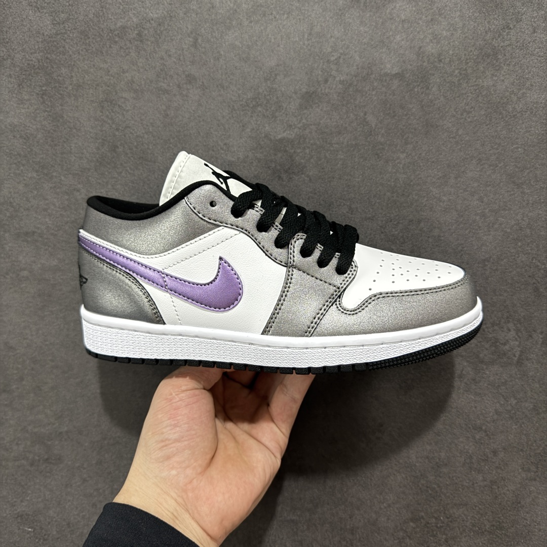 【K版】Air Jordan AJ1 Low 低帮白银紫勾 HJ5910-105 全新流水线出品 DT版本唯一平替选择 市场第二梯队最强版 全部原鞋开发 原楦原纸板开发 全鞋电脑针车 原厂内置全掌气垫 原盒内在原标 唯一Zp原版鞋带绑法 免检产品 全新2022版型 全头层皮料 完美零毛边处理 原厂配置全掌气垫 价格定位良心 几十个配色陆续出货 尺码：36 36.5 37.5 38 38.5 39 40 40.5 41 42 42.5 43 44 44.5 45 46 47.5-选品中心