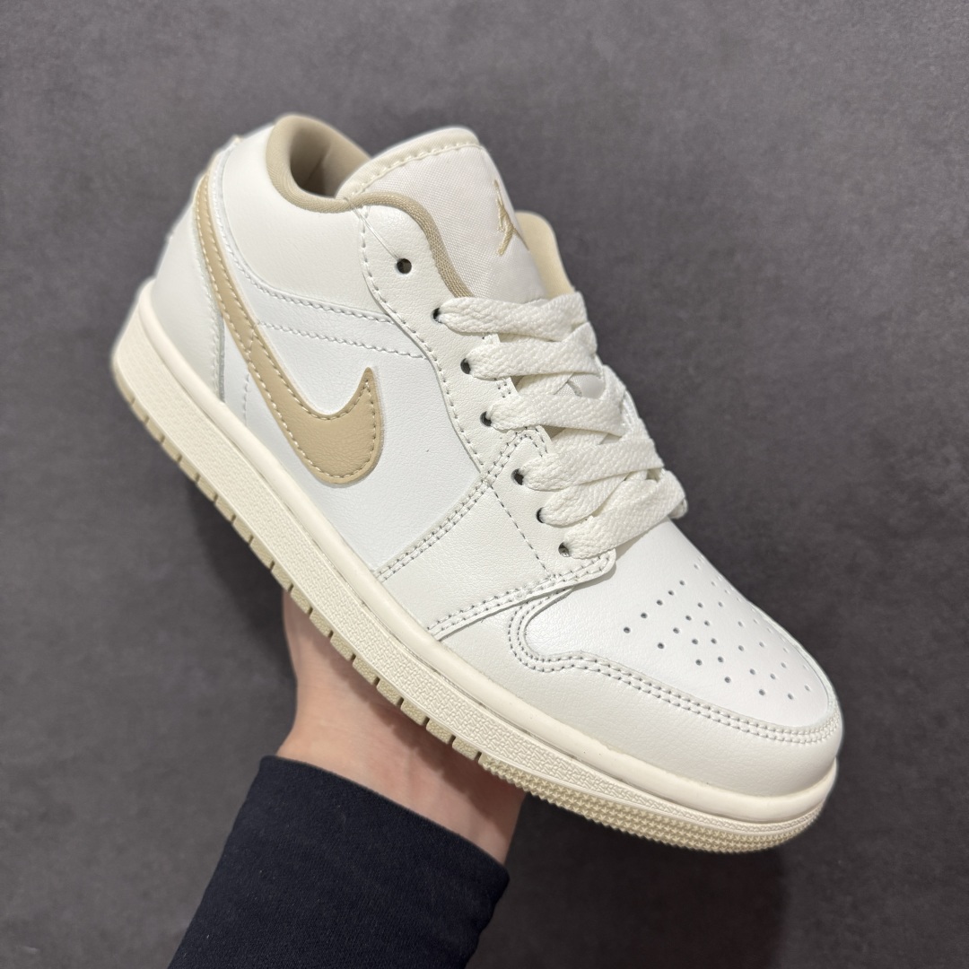 图片[3]-【K版】Air Jordan AJ1 Low 低帮白黄 DC0774-112 全新流水线出品 DT版本唯一平替选择 市场第二梯队最强版 全部原鞋开发 原楦原纸板开发 全鞋电脑针车 原厂内置全掌气垫 原盒内在原标 唯一Zp原版鞋带绑法 免检产品 全新2022版型 全头层皮料 完美零毛边处理 原厂配置全掌气垫 价格定位良心 几十个配色陆续出货 尺码：36 36.5 37.5 38 38.5 39 40 40.5 41 42 42.5 43 44 44.5 45 46 47.5-选品中心