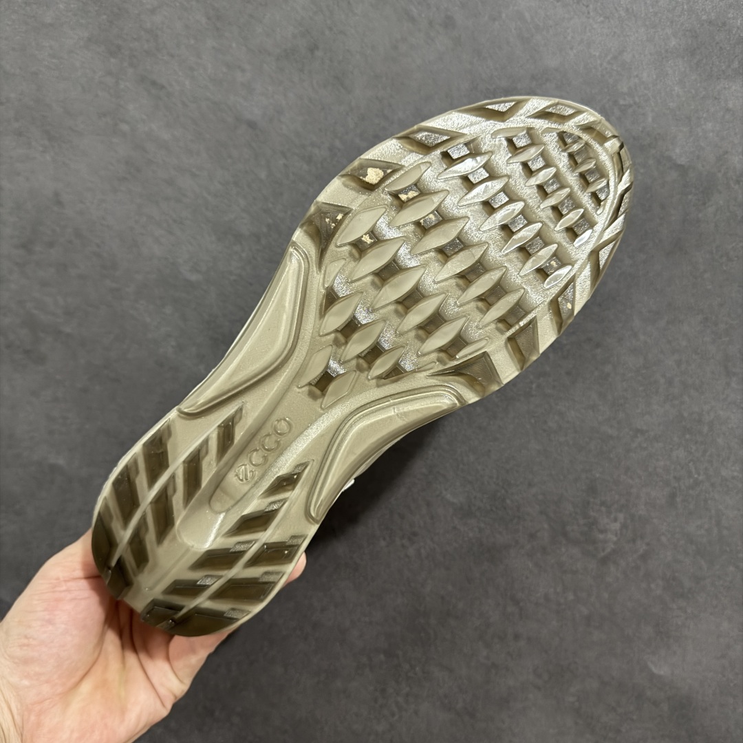 图片[9]-Ecco爱步 运动鞋男鞋高尔夫球鞋 BIOM2024 透气健步鞋 防滑跑步鞋 健步C系列新款 黄景瑜同款 牛皮鞋面 纹理自然 柔韧耐穿 BIOM自然律动科技鞋楦 符合人体工学 带来裸足体验 气垫中底 带来轻盈舒适的上脚感受 橡胶外底 适应多种地形 防滑耐磨 强劲抓地 鞋面和鞋底一体成型合脚耐穿 城市运动 自在逸步 尺码：39 40 41 42 43 44-选品中心