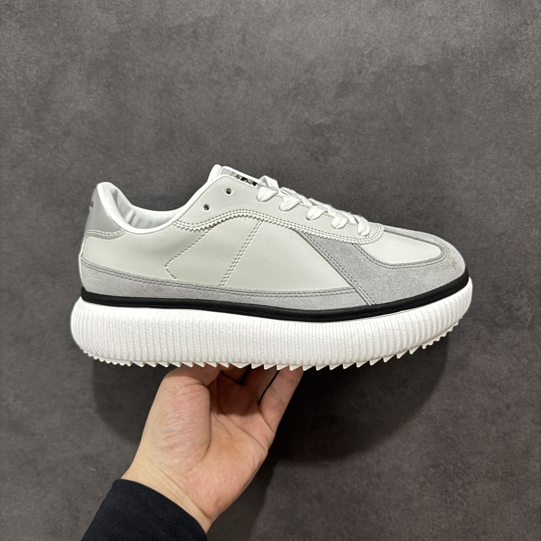 【公司级】ASICS Onitsuka Tiger/鬼塚虎 鬼冢虎 DELECITY 鞋帮高度 低帮 功能 平衡,支撑,增高,耐磨 运动系列 时尚休闲松糕跟 厚底增高小白鞋 Onitsuka Tiger的DELECITY系列是一款男女通用的运动鞋，具有轻量、舒适、缓冲和透气的特点。该系列鞋款通常采用轻质材料，提供良好的支撑和减震效果，适合日常运动和休闲穿着。 尺码： 36-45 编码： FS230250-选品中心