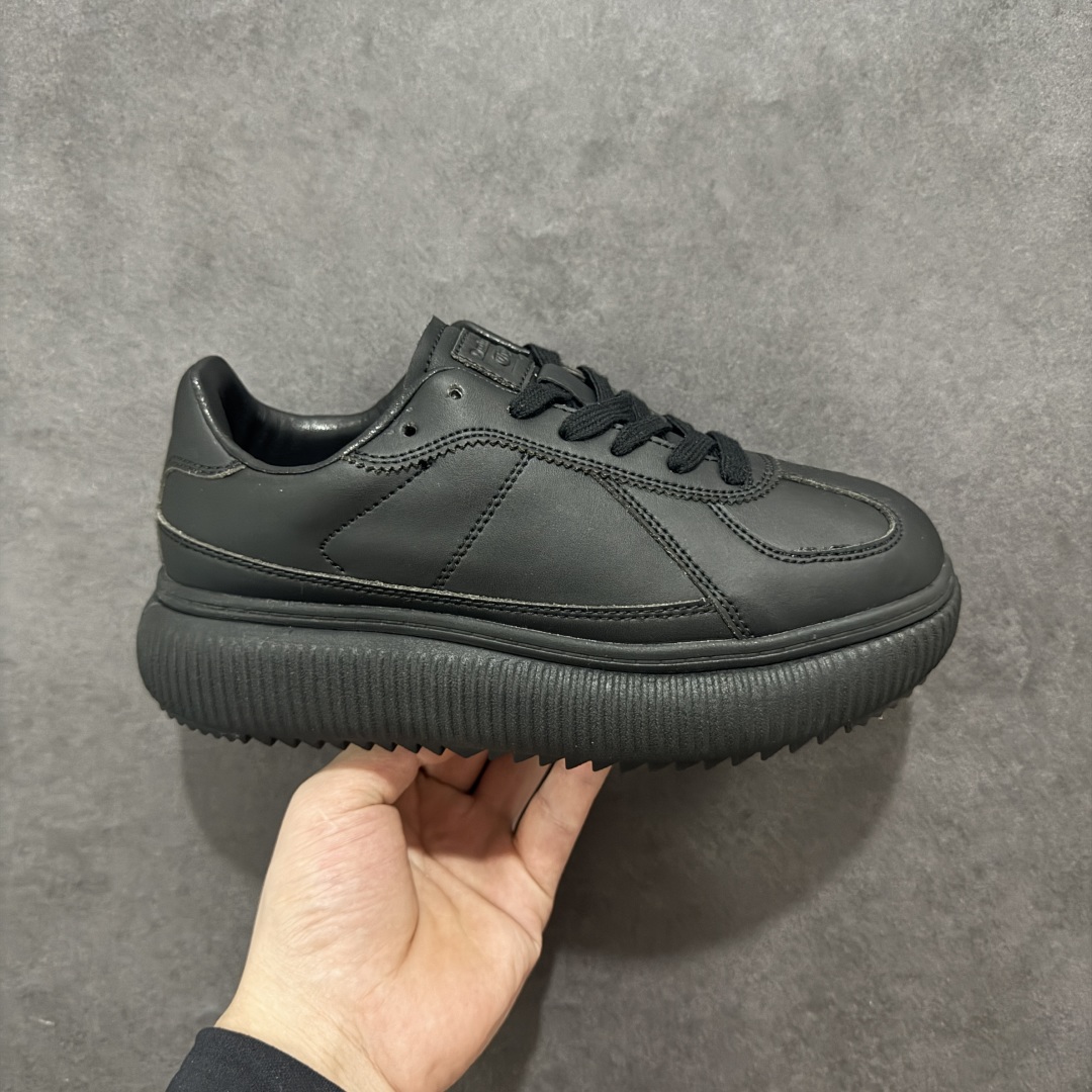 【公司级】ASICS Onitsuka Tiger/鬼塚虎 鬼冢虎 DELECITY 鞋帮高度 低帮 功能 平衡,支撑,增高,耐磨 运动系列 时尚休闲松糕跟 厚底增高小白鞋 Onitsuka Tiger的DELECITY系列是一款男女通用的运动鞋,具有轻量、舒适、缓冲和透气的特点。该系列鞋款通常采用轻质材料,提供良好的支撑和减震效果,适合日常运动和休闲穿着。 尺码: 36-45 编码: FS230250-选品中心