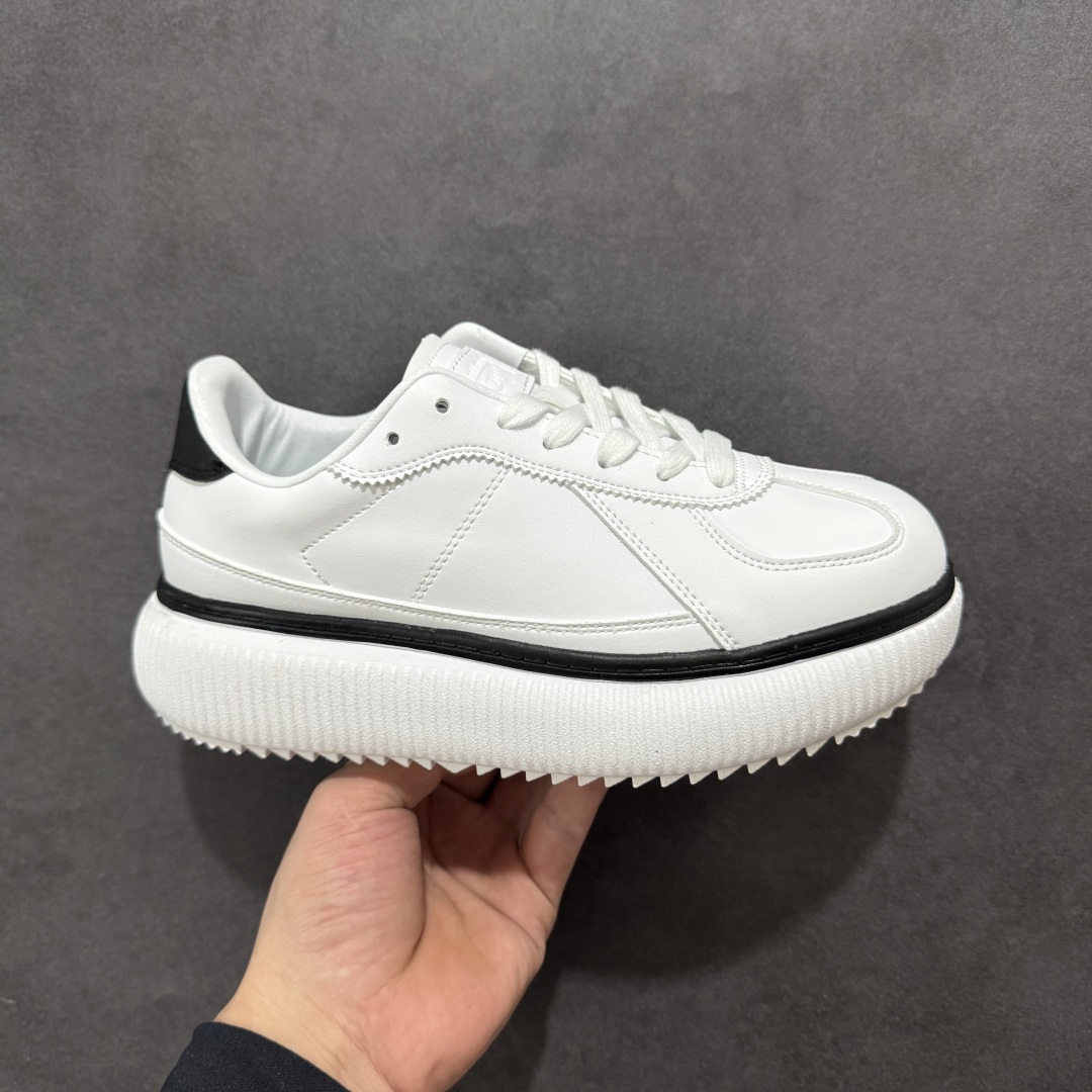 【公司级】ASICS Onitsuka Tiger/鬼塚虎 鬼冢虎 DELECITY 鞋帮高度 低帮 功能 平衡,支撑,增高,耐磨 运动系列 时尚休闲松糕跟 厚底增高小白鞋 Onitsuka Tiger的DELECITY系列是一款男女通用的运动鞋,具有轻量、舒适、缓冲和透气的特点。该系列鞋款通常采用轻质材料,提供良好的支撑和减震效果,适合日常运动和休闲穿着。 尺码: 36-45 编码: FS230250-选品中心