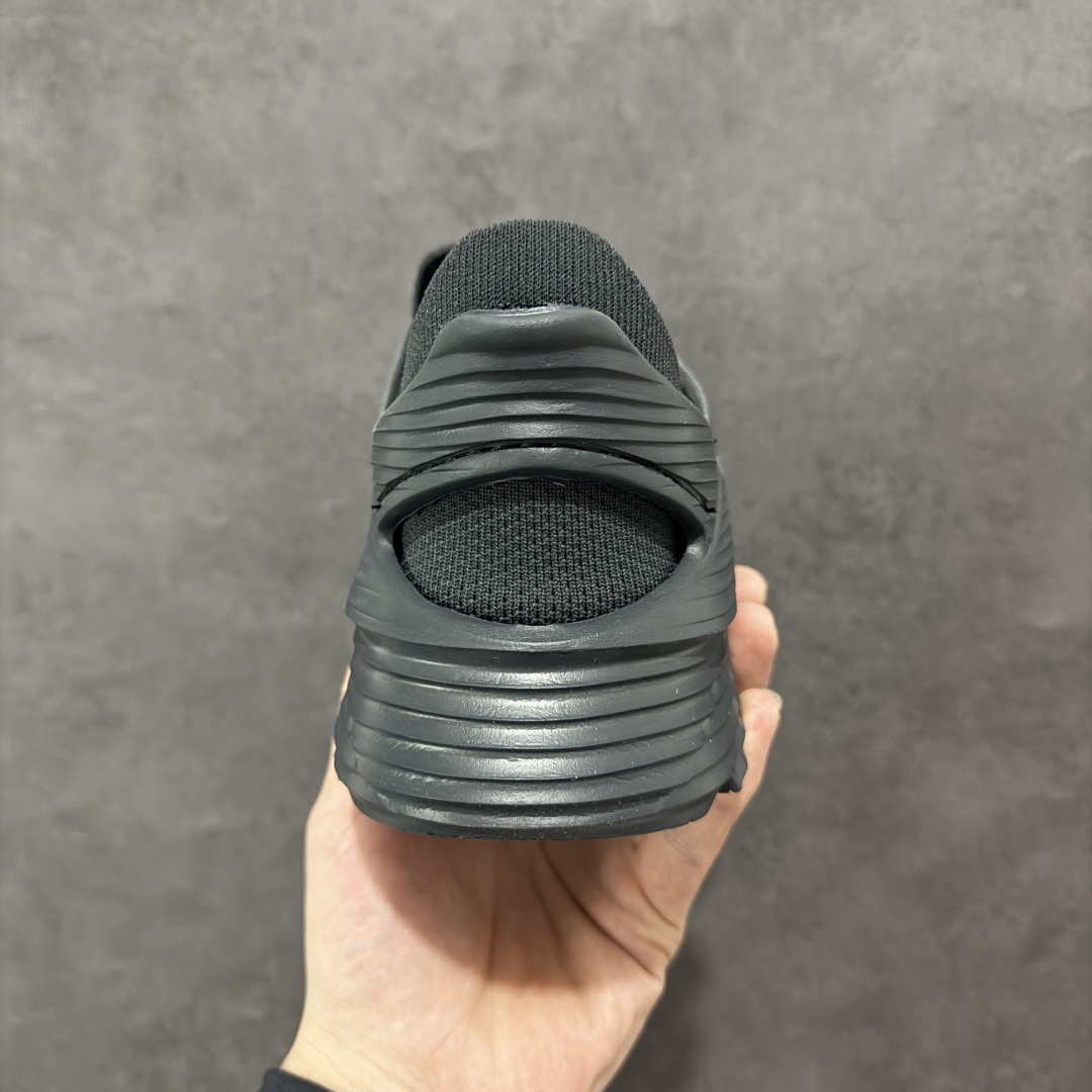 图片[4]-【GX越南版】HOKA ONE ONE Restore TC 一脚蹬徒步舒适缓震运动鞋 继承了 HOKA ONE ONE®标志性的缓冲中底，兼具轻盈脚感和出众缓震。NEWOK本期为大家准备了两款各具特色HOKA ONE ONE Restore TC 鞋款，希望能为你的夏日穿搭提供更多灵感。鞋款鞋面采用弹性布料，鞋面透气舒适，日常穿搭舒适不磨脚。鞋款以弹性松紧织带取代传统鞋带设计，省事又省心，“一脚蹬”简直是最具懒人属性的球鞋，低调朴素又不失质感。重量不到百克，依旧是外形“笨拙”实则是轻巧、舒适与安全兼备的品牌固有打法。搭配上，无论是夏日短裤造型，还是搭配你的长袜，Restore TC 能够满足你的多种穿搭。舒适程度堪比众多大牌“老头乐”，鞋底的厚厚的泡沫鞋垫让你深陷其中！ 尺码：36 36.5 37.5 38 38.5 39 40 40.5 41 42 42.5 43 44 44.5 45-选品中心