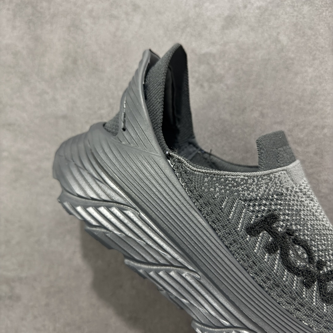 图片[6]-【GX越南版】HOKA ONE ONE Restore TC 一脚蹬徒步舒适缓震运动鞋 继承了 HOKA ONE ONE®标志性的缓冲中底，兼具轻盈脚感和出众缓震。NEWOK本期为大家准备了两款各具特色HOKA ONE ONE Restore TC 鞋款，希望能为你的夏日穿搭提供更多灵感。鞋款鞋面采用弹性布料，鞋面透气舒适，日常穿搭舒适不磨脚。鞋款以弹性松紧织带取代传统鞋带设计，省事又省心，“一脚蹬”简直是最具懒人属性的球鞋，低调朴素又不失质感。重量不到百克，依旧是外形“笨拙”实则是轻巧、舒适与安全兼备的品牌固有打法。搭配上，无论是夏日短裤造型，还是搭配你的长袜，Restore TC 能够满足你的多种穿搭。舒适程度堪比众多大牌“老头乐”，鞋底的厚厚的泡沫鞋垫让你深陷其中！ 尺码：36 36.5 37.5 38 38.5 39 40 40.5 41 42 42.5 43 44 44.5 45-选品中心