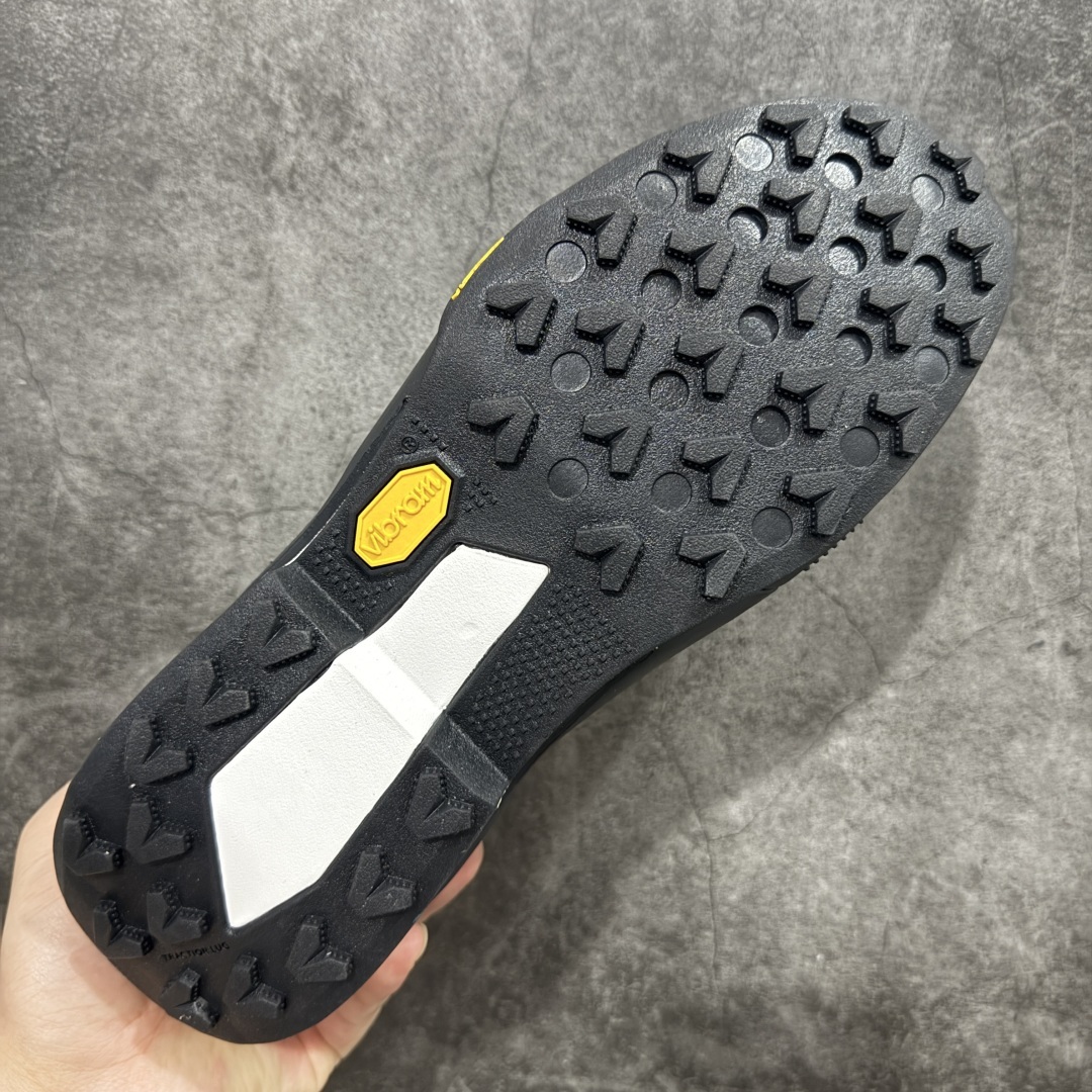 【纯原版】Sacai x Nike Zegamadome SP 联名款 机能风休闲运动鞋 HQ861