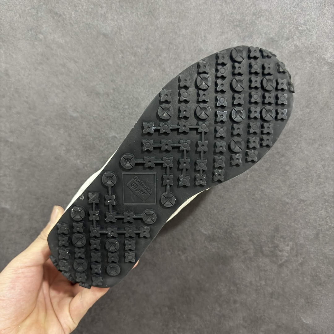 图片[9]-【公司级】Onitsuka Tiger鬼塚虎/鬼冢虎阿甘鞋EDR 78™休闲鞋78系列 中性休闲运动鞋 复古风的日常百搭神器它的设计灵感来源于经典跑步鞋，简约又不失时尚感。经典配色让整双鞋看起来特别温暖，搭配牛仔裤或者休闲裤都非常合适。鞋身采用优质材料制成，穿着起来轻便又舒适，长时间走路也不会觉得累。这双鞋的设计细节也很用心，鞋底纹路清晰，抓地力强，适合各种场合。无论是日常通勤还是周末出游，它都能成为你的最佳拍档。 尺码： 36-45 含半码 编码： FS220240-选品中心