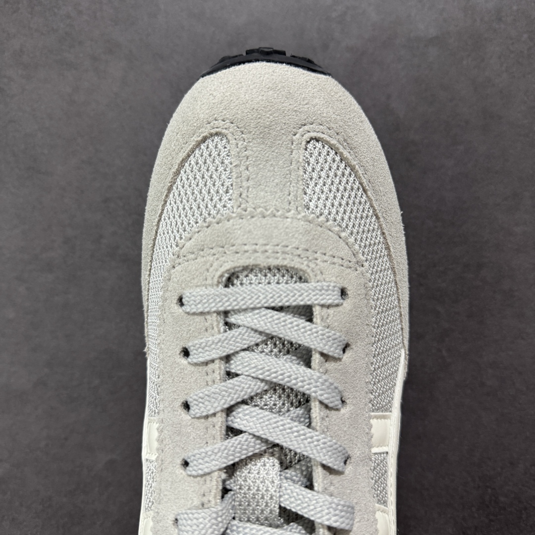 图片[8]-【公司级】Onitsuka Tiger鬼塚虎/鬼冢虎阿甘鞋EDR 78™休闲鞋78系列 中性休闲运动鞋 复古风的日常百搭神器它的设计灵感来源于经典跑步鞋，简约又不失时尚感。经典配色让整双鞋看起来特别温暖，搭配牛仔裤或者休闲裤都非常合适。鞋身采用优质材料制成，穿着起来轻便又舒适，长时间走路也不会觉得累。这双鞋的设计细节也很用心，鞋底纹路清晰，抓地力强，适合各种场合。无论是日常通勤还是周末出游，它都能成为你的最佳拍档。 尺码： 36-45 含半码 编码： FS220240-选品中心