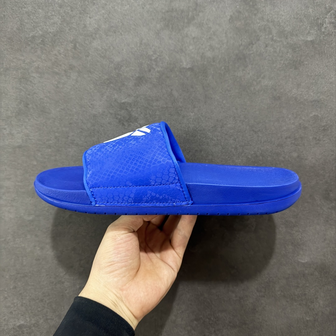 图片[2]-【LW版】 Nike Kobe Offcourt Slide \”Hyper Royal\” 科比道奇专属配色休闲拖鞋 IF2870-400  #道奇队标志性的深蓝为主色调，鞋面上凸起且醒目的白色科比标志，彰显着独特韵味。采用 Hyper Royal 蛇皮纹理绑带，以此向科比致敬，呼应科比黑曼巴绰号。  尺码：38.5 40 41 42.5 44 45 46 47.5 48.5-选品中心