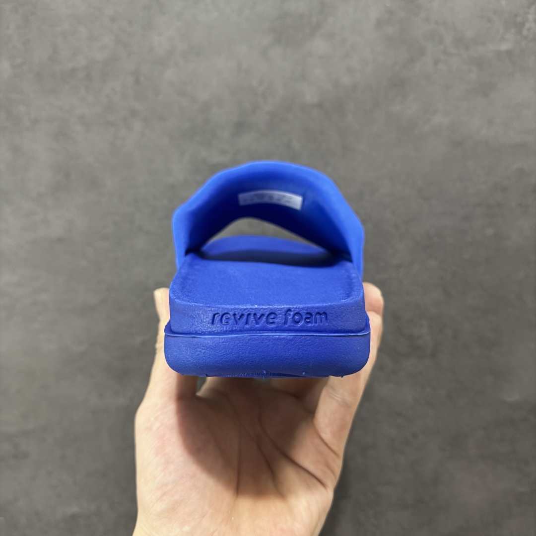 图片[4]-【LW版】 Nike Kobe Offcourt Slide \”Hyper Royal\” 科比道奇专属配色休闲拖鞋 IF2870-400  #道奇队标志性的深蓝为主色调，鞋面上凸起且醒目的白色科比标志，彰显着独特韵味。采用 Hyper Royal 蛇皮纹理绑带，以此向科比致敬，呼应科比黑曼巴绰号。  尺码：38.5 40 41 42.5 44 45 46 47.5 48.5-选品中心