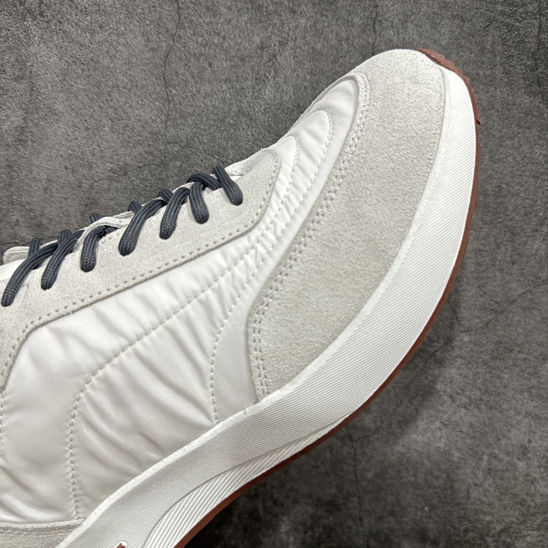 图片[6]-【外贸版本】Loro Piana 男士皮革休闲鞋低调奢华，步履从容！现火爆小红书 FB各大社媒！ Loro Piana 顶级皮革以自然纹理诠释质感，柔软耐磨，随穿着时间愈发温润。 经典设计，细节见匠心，圆头系带厚底复古与现代交融，舒适支撑，拉长腿部线条。 轻松搭配西装、休闲裤，无缝切换商务与生活场景。 **缓震厚底设计**，减轻足部压力；内衬透气材质，全天候保持干爽。 **黑色经典，永恒格调** 深邃黑色适配一切场合，从日常通勤到周末漫游，低调中彰显全套包装 带有原版原珠（可补充品牌标志性工艺或环保理念，如“采用Loro Piana专利鞣制技术，环保无铬鞣革”） 尺码：39 40 41 42 43 44 45 46-选品中心