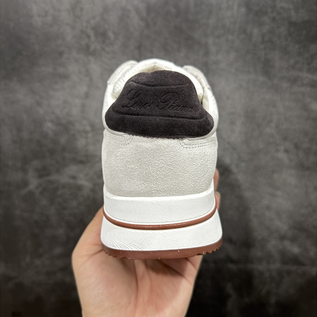 图片[4]-【外贸版本】Loro Piana 男士皮革休闲鞋低调奢华，步履从容！现火爆小红书 FB各大社媒！ Loro Piana 顶级皮革以自然纹理诠释质感，柔软耐磨，随穿着时间愈发温润。 经典设计，细节见匠心，圆头系带厚底复古与现代交融，舒适支撑，拉长腿部线条。 轻松搭配西装、休闲裤，无缝切换商务与生活场景。 **缓震厚底设计**，减轻足部压力；内衬透气材质，全天候保持干爽。 **黑色经典，永恒格调** 深邃黑色适配一切场合，从日常通勤到周末漫游，低调中彰显全套包装 带有原版原珠（可补充品牌标志性工艺或环保理念，如“采用Loro Piana专利鞣制技术，环保无铬鞣革”） 尺码：39 40 41 42 43 44 45 46-选品中心