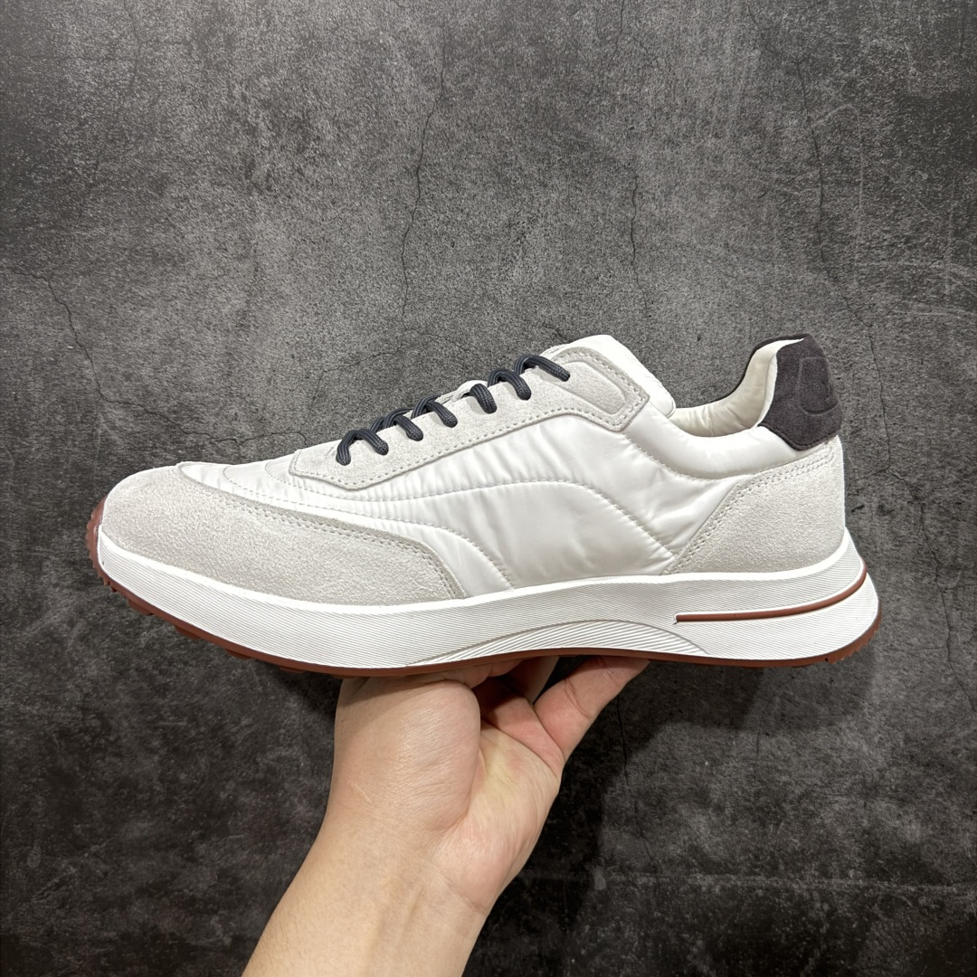 图片[2]-【外贸版本】Loro Piana 男士皮革休闲鞋低调奢华，步履从容！现火爆小红书 FB各大社媒！ Loro Piana 顶级皮革以自然纹理诠释质感，柔软耐磨，随穿着时间愈发温润。 经典设计，细节见匠心，圆头系带厚底复古与现代交融，舒适支撑，拉长腿部线条。 轻松搭配西装、休闲裤，无缝切换商务与生活场景。 **缓震厚底设计**，减轻足部压力；内衬透气材质，全天候保持干爽。 **黑色经典，永恒格调** 深邃黑色适配一切场合，从日常通勤到周末漫游，低调中彰显全套包装 带有原版原珠（可补充品牌标志性工艺或环保理念，如“采用Loro Piana专利鞣制技术，环保无铬鞣革”） 尺码：39 40 41 42 43 44 45 46-选品中心