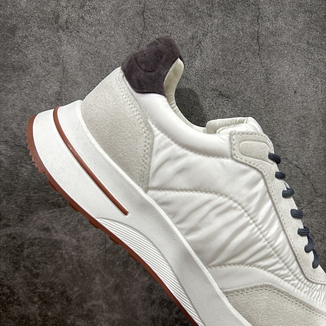 图片[7]-【外贸版本】Loro Piana 男士皮革休闲鞋低调奢华，步履从容！现火爆小红书 FB各大社媒！ Loro Piana 顶级皮革以自然纹理诠释质感，柔软耐磨，随穿着时间愈发温润。 经典设计，细节见匠心，圆头系带厚底复古与现代交融，舒适支撑，拉长腿部线条。 轻松搭配西装、休闲裤，无缝切换商务与生活场景。 **缓震厚底设计**，减轻足部压力；内衬透气材质，全天候保持干爽。 **黑色经典，永恒格调** 深邃黑色适配一切场合，从日常通勤到周末漫游，低调中彰显全套包装 带有原版原珠（可补充品牌标志性工艺或环保理念，如“采用Loro Piana专利鞣制技术，环保无铬鞣革”） 尺码：39 40 41 42 43 44 45 46-选品中心