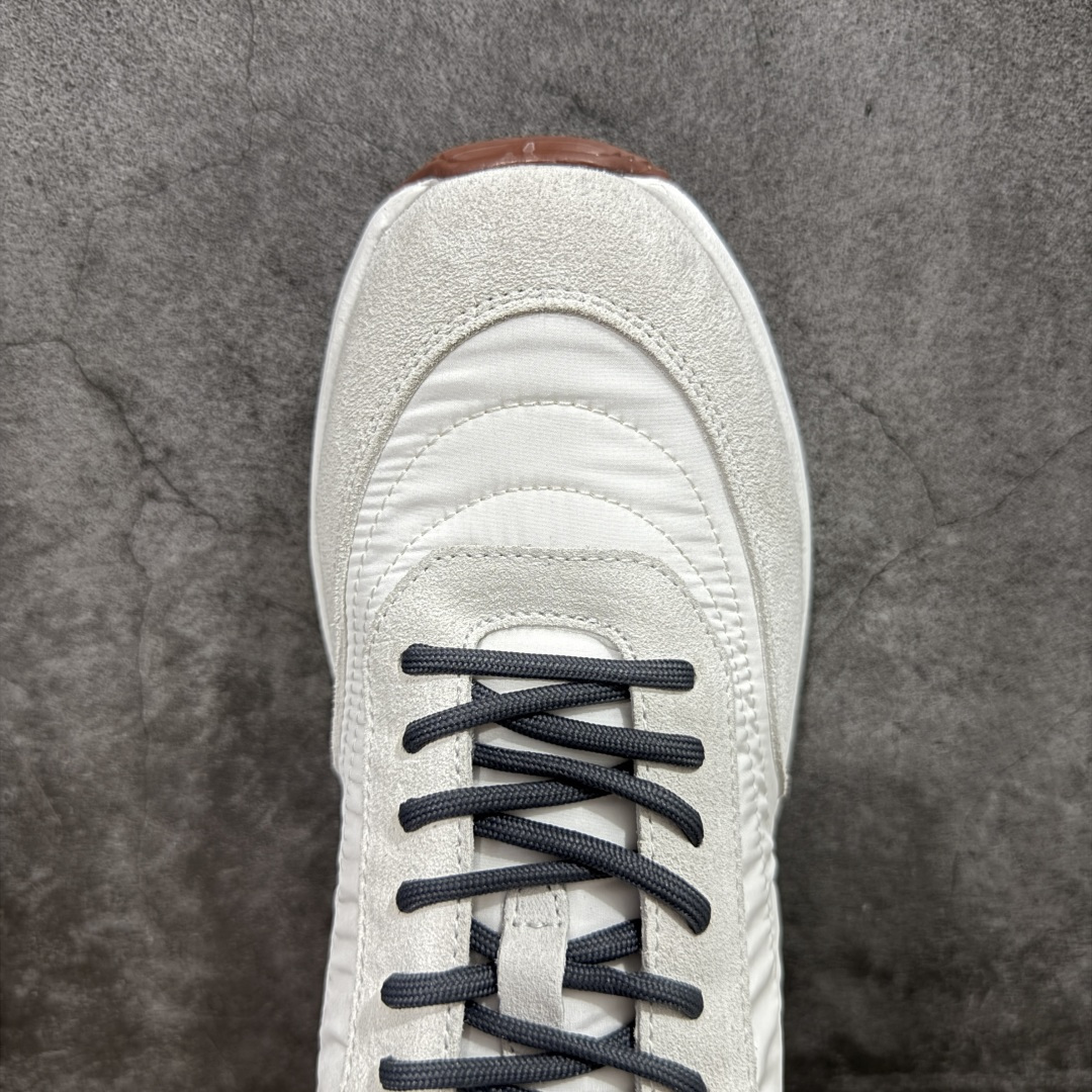 图片[5]-【外贸版本】Loro Piana 男士皮革休闲鞋低调奢华，步履从容！现火爆小红书 FB各大社媒！ Loro Piana 顶级皮革以自然纹理诠释质感，柔软耐磨，随穿着时间愈发温润。 经典设计，细节见匠心，圆头系带厚底复古与现代交融，舒适支撑，拉长腿部线条。 轻松搭配西装、休闲裤，无缝切换商务与生活场景。 **缓震厚底设计**，减轻足部压力；内衬透气材质，全天候保持干爽。 **黑色经典，永恒格调** 深邃黑色适配一切场合，从日常通勤到周末漫游，低调中彰显全套包装 带有原版原珠（可补充品牌标志性工艺或环保理念，如“采用Loro Piana专利鞣制技术，环保无铬鞣革”） 尺码：39 40 41 42 43 44 45 46-选品中心