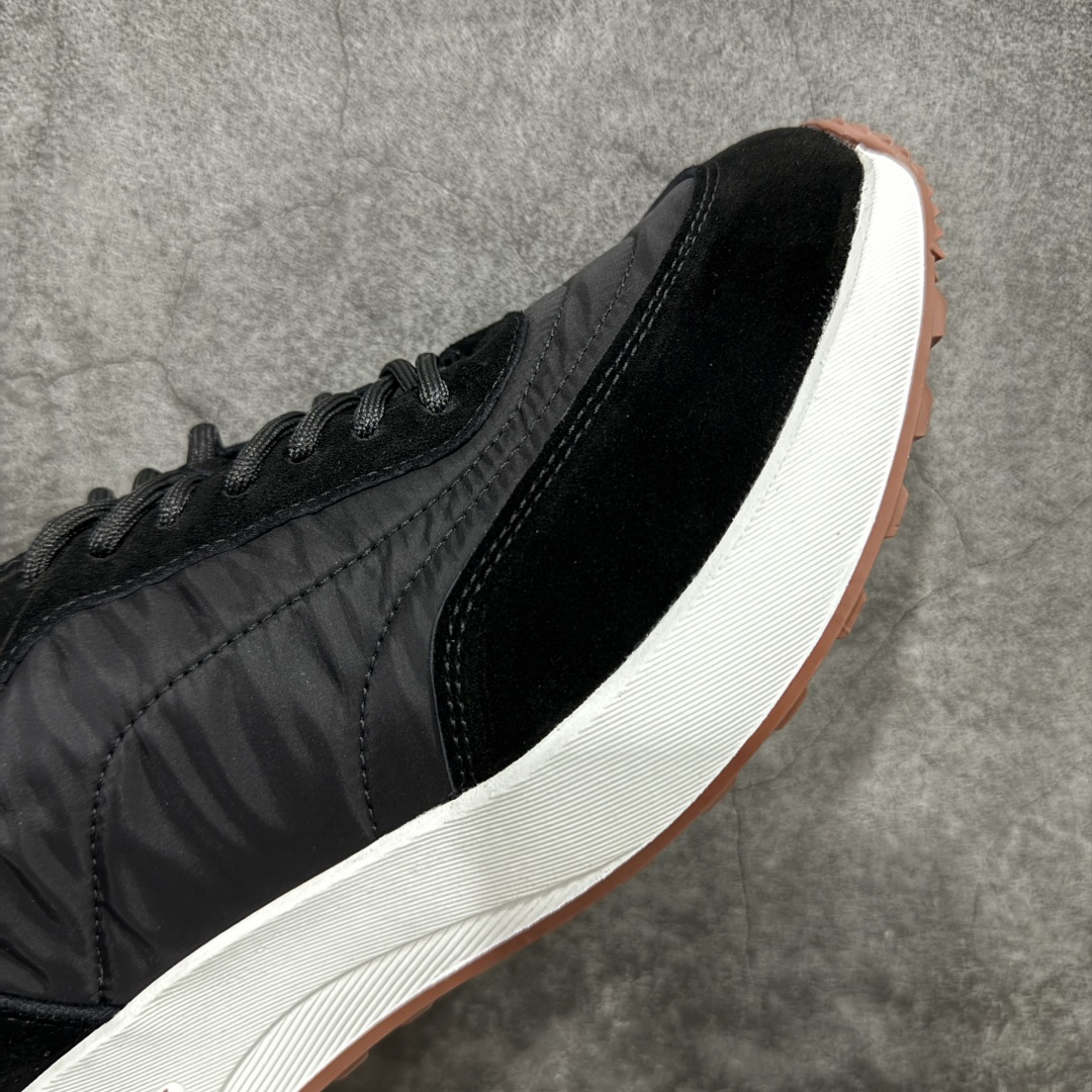 图片[6]-【外贸版本】Loro Piana 男士皮革休闲鞋低调奢华，步履从容！现火爆小红书 FB各大社媒！ Loro Piana 顶级皮革以自然纹理诠释质感，柔软耐磨，随穿着时间愈发温润。 经典设计，细节见匠心，圆头系带厚底复古与现代交融，舒适支撑，拉长腿部线条。 轻松搭配西装、休闲裤，无缝切换商务与生活场景。 **缓震厚底设计**，减轻足部压力；内衬透气材质，全天候保持干爽。 **黑色经典，永恒格调** 深邃黑色适配一切场合，从日常通勤到周末漫游，低调中彰显全套包装 带有原版原珠（可补充品牌标志性工艺或环保理念，如“采用Loro Piana专利鞣制技术，环保无铬鞣革”） 尺码：39 40 41 42 43 44 45 46-选品中心