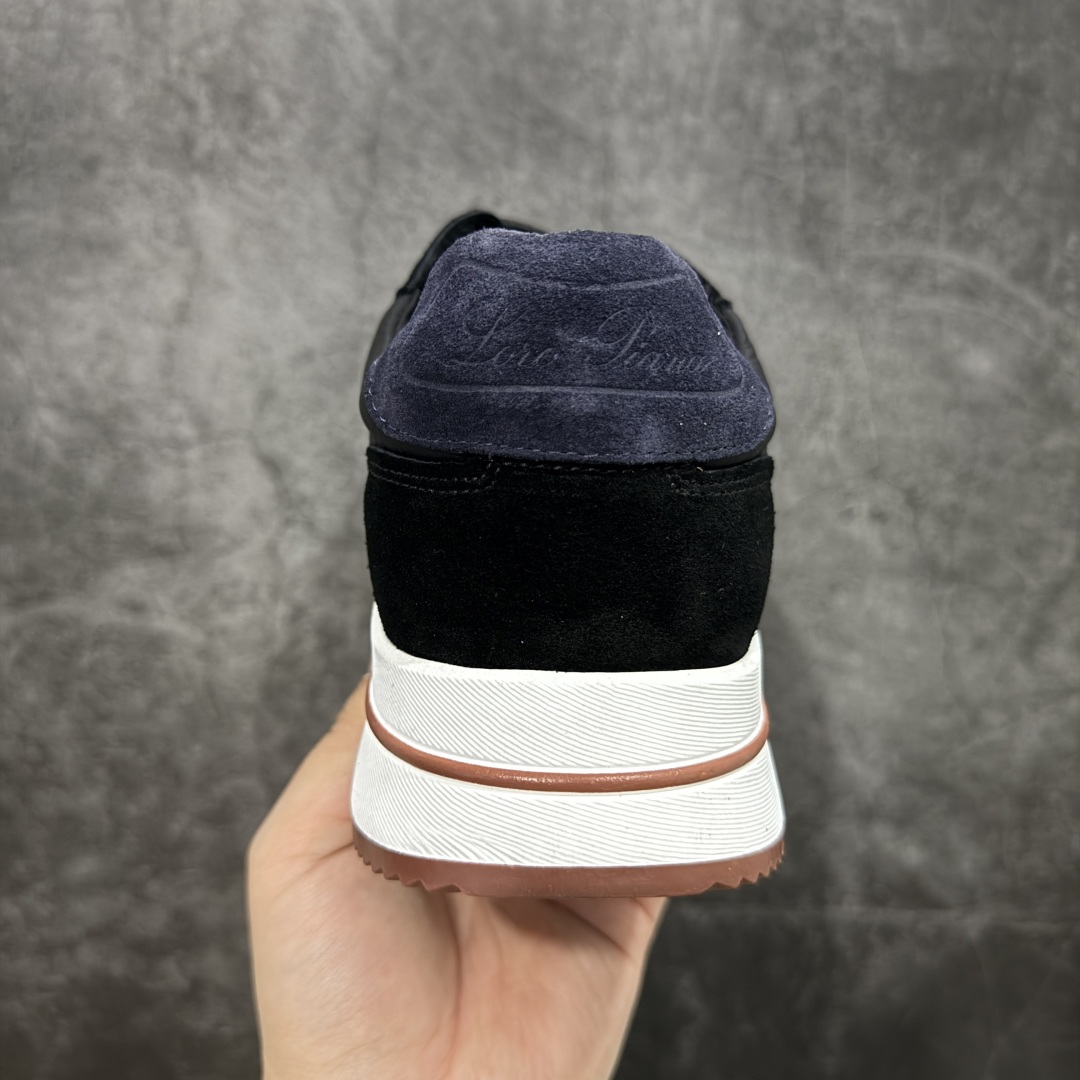 图片[4]-【外贸版本】Loro Piana 男士皮革休闲鞋低调奢华，步履从容！现火爆小红书 FB各大社媒！ Loro Piana 顶级皮革以自然纹理诠释质感，柔软耐磨，随穿着时间愈发温润。 经典设计，细节见匠心，圆头系带厚底复古与现代交融，舒适支撑，拉长腿部线条。 轻松搭配西装、休闲裤，无缝切换商务与生活场景。 **缓震厚底设计**，减轻足部压力；内衬透气材质，全天候保持干爽。 **黑色经典，永恒格调** 深邃黑色适配一切场合，从日常通勤到周末漫游，低调中彰显全套包装 带有原版原珠（可补充品牌标志性工艺或环保理念，如“采用Loro Piana专利鞣制技术，环保无铬鞣革”） 尺码：39 40 41 42 43 44 45 46-选品中心