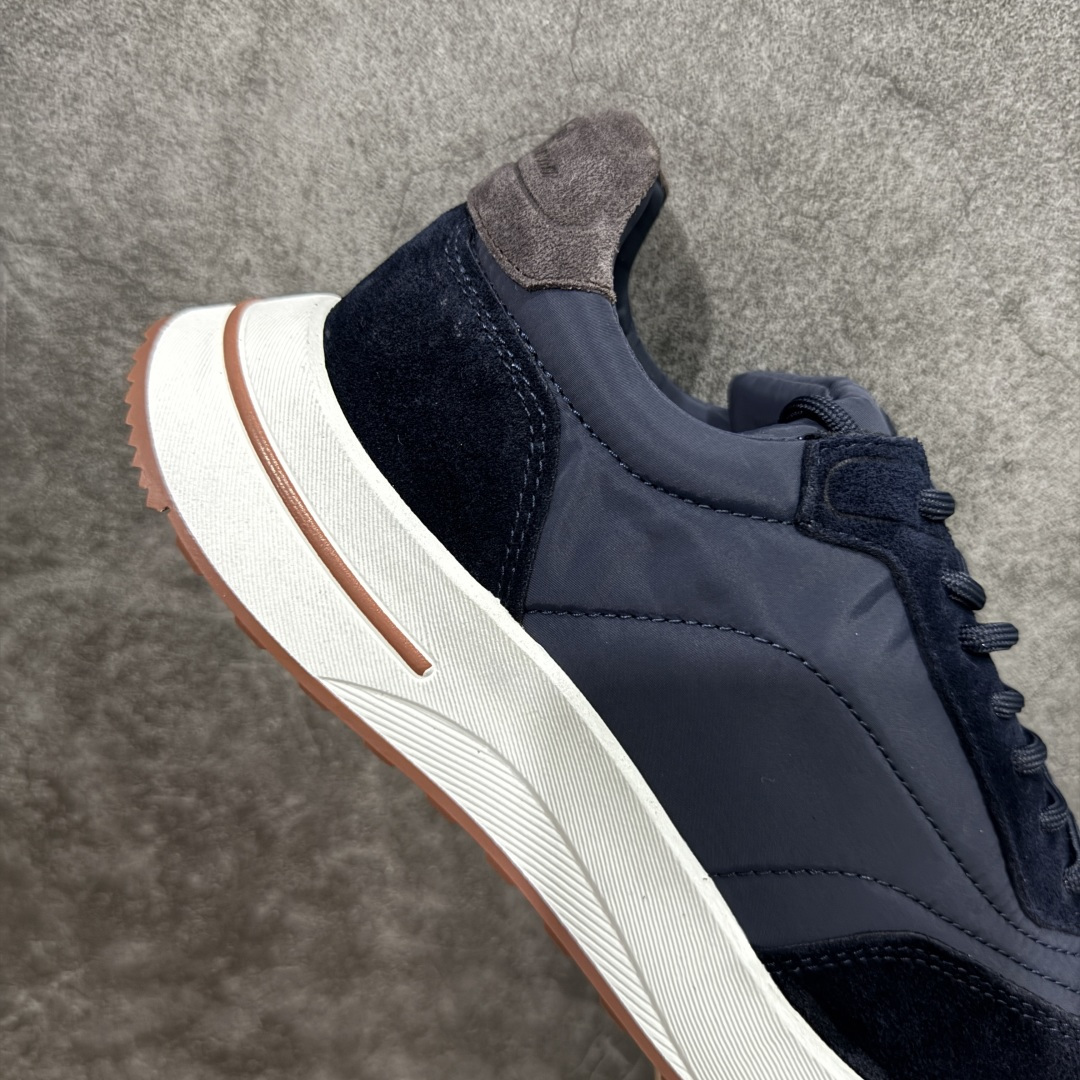 图片[7]-【外贸版本】Loro Piana 男士皮革休闲鞋低调奢华，步履从容！现火爆小红书 FB各大社媒！ Loro Piana 顶级皮革以自然纹理诠释质感，柔软耐磨，随穿着时间愈发温润。 经典设计，细节见匠心，圆头系带厚底复古与现代交融，舒适支撑，拉长腿部线条。 轻松搭配西装、休闲裤，无缝切换商务与生活场景。 **缓震厚底设计**，减轻足部压力；内衬透气材质，全天候保持干爽。 **黑色经典，永恒格调** 深邃黑色适配一切场合，从日常通勤到周末漫游，低调中彰显全套包装 带有原版原珠（可补充品牌标志性工艺或环保理念，如“采用Loro Piana专利鞣制技术，环保无铬鞣革”） 尺码：39 40 41 42 43 44 45 46-选品中心