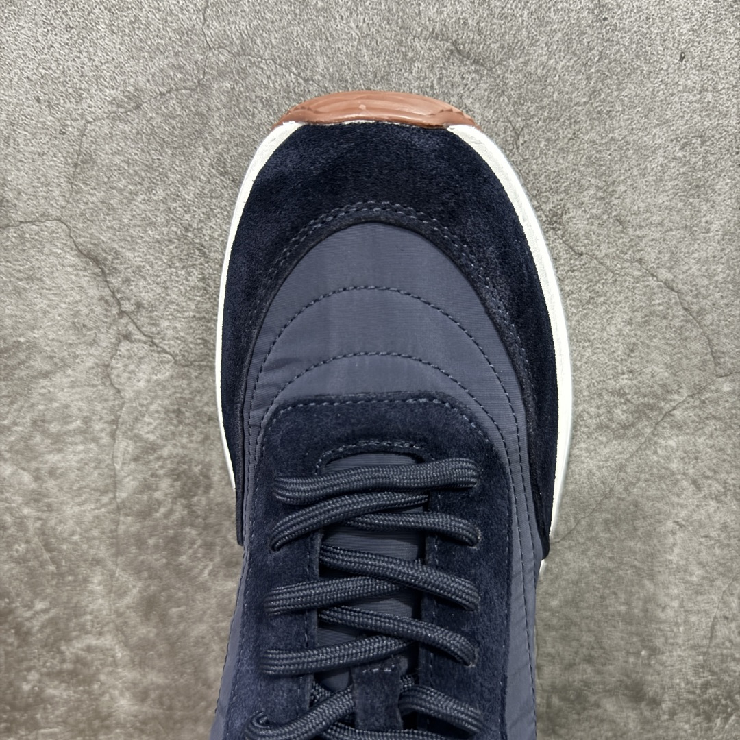 图片[5]-【外贸版本】Loro Piana 男士皮革休闲鞋低调奢华，步履从容！现火爆小红书 FB各大社媒！ Loro Piana 顶级皮革以自然纹理诠释质感，柔软耐磨，随穿着时间愈发温润。 经典设计，细节见匠心，圆头系带厚底复古与现代交融，舒适支撑，拉长腿部线条。 轻松搭配西装、休闲裤，无缝切换商务与生活场景。 **缓震厚底设计**，减轻足部压力；内衬透气材质，全天候保持干爽。 **黑色经典，永恒格调** 深邃黑色适配一切场合，从日常通勤到周末漫游，低调中彰显全套包装 带有原版原珠（可补充品牌标志性工艺或环保理念，如“采用Loro Piana专利鞣制技术，环保无铬鞣革”） 尺码：39 40 41 42 43 44 45 46-选品中心