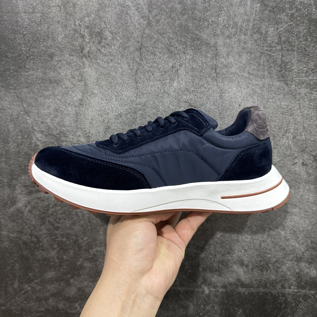 图片[2]-【外贸版本】Loro Piana 男士皮革休闲鞋低调奢华，步履从容！现火爆小红书 FB各大社媒！ Loro Piana 顶级皮革以自然纹理诠释质感，柔软耐磨，随穿着时间愈发温润。 经典设计，细节见匠心，圆头系带厚底复古与现代交融，舒适支撑，拉长腿部线条。 轻松搭配西装、休闲裤，无缝切换商务与生活场景。 **缓震厚底设计**，减轻足部压力；内衬透气材质，全天候保持干爽。 **黑色经典，永恒格调** 深邃黑色适配一切场合，从日常通勤到周末漫游，低调中彰显全套包装 带有原版原珠（可补充品牌标志性工艺或环保理念，如“采用Loro Piana专利鞣制技术，环保无铬鞣革”） 尺码：39 40 41 42 43 44 45 46-选品中心