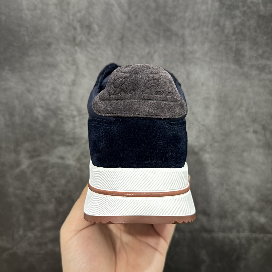 图片[4]-【外贸版本】Loro Piana 男士皮革休闲鞋低调奢华，步履从容！现火爆小红书 FB各大社媒！ Loro Piana 顶级皮革以自然纹理诠释质感，柔软耐磨，随穿着时间愈发温润。 经典设计，细节见匠心，圆头系带厚底复古与现代交融，舒适支撑，拉长腿部线条。 轻松搭配西装、休闲裤，无缝切换商务与生活场景。 **缓震厚底设计**，减轻足部压力；内衬透气材质，全天候保持干爽。 **黑色经典，永恒格调** 深邃黑色适配一切场合，从日常通勤到周末漫游，低调中彰显全套包装 带有原版原珠（可补充品牌标志性工艺或环保理念，如“采用Loro Piana专利鞣制技术，环保无铬鞣革”） 尺码：39 40 41 42 43 44 45 46-选品中心