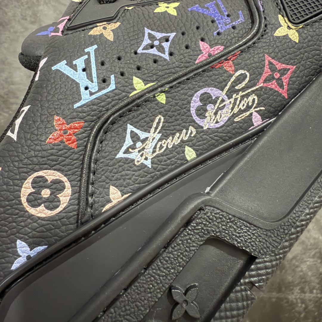 图片[3]-【HM无胶顶级版礼盒】 现货当天可取 LV Trainer系列高奢运动鞋 Louis Vuitton LV Trainer系列 &村上隆/Takashi Murakami 黑三彩黑色 新款芯片顶级 潮人必备单品 同步ZP官网空胶工艺 鞋舌、挂饰均镶嵌NFC芯片感应装置 正确胶片断点式设计 中底正确还原原版油印字母比例 1：1原楦格板、楦头、刀磨全新升级！ 独家订制顶级压纹麂皮 原版开模TPU大底 质感原版一致 垫脚聚米微料加透气英伦网布 披靡市场任何版本！细节完美呈现！ 代购指定版本 全新升级最新双盒包装 扫码秒进官网！ 全套包装配件同比原版 尺码： 35-46-选品中心