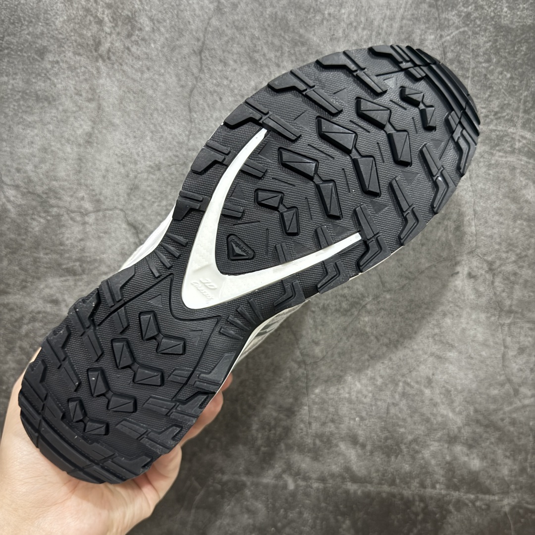 图片[9]-【新M版】SALOMON XA Pro 3D ADV 萨洛蒙潮流越野机能户外功能鞋 全新版本出货 品质 细节 材料实拍肉眼可以见！ 售前售后一步到位 纯原外贸平台特供订单 耗时半年巨作 全套原纸板楦头开发 原厂特供网布配套加持 确保原汁原味 完美呈现版型 原档数据独家私模五层组合大底 原装Ortholite轻量化鞋垫 中底布带钢印编号 原厂TPU锁扣 进口港宝加持 后跟自然饱满 还原公司包裹性 鞋面采用SENSIFT贴合技术 全方位贴合包裹脚型 鞋跟部鞋底牵引设计 提供强大的抓地性能 更适应野外崎岖不平的道路 其3D ADVANCED CHASSIS底盘 材料轻量大化 钉齿设计更具稳定性 防护性 鞋底易磨损区运用CONTAGRIP高耐磨材料 应对城市硬质路面长距离跑考验 尺码：36 36.5 37.5 38 38.5 39 40 40.5 41 42 42.5 43 44 44.5 45-选品中心