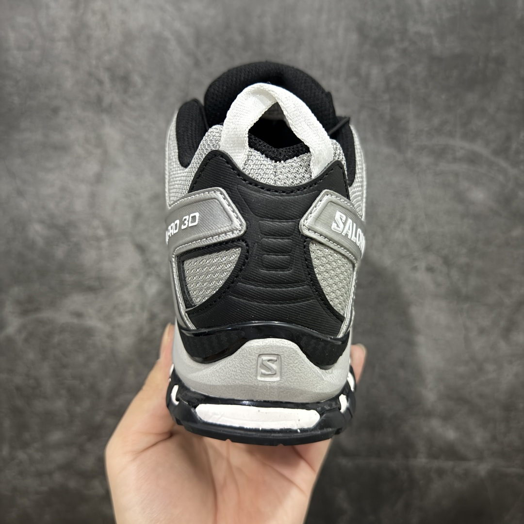 图片[4]-【新M版】SALOMON XA Pro 3D ADV 萨洛蒙潮流越野机能户外功能鞋 全新版本出货 品质 细节 材料实拍肉眼可以见！ 售前售后一步到位 纯原外贸平台特供订单 耗时半年巨作 全套原纸板楦头开发 原厂特供网布配套加持 确保原汁原味 完美呈现版型 原档数据独家私模五层组合大底 原装Ortholite轻量化鞋垫 中底布带钢印编号 原厂TPU锁扣 进口港宝加持 后跟自然饱满 还原公司包裹性 鞋面采用SENSIFT贴合技术 全方位贴合包裹脚型 鞋跟部鞋底牵引设计 提供强大的抓地性能 更适应野外崎岖不平的道路 其3D ADVANCED CHASSIS底盘 材料轻量大化 钉齿设计更具稳定性 防护性 鞋底易磨损区运用CONTAGRIP高耐磨材料 应对城市硬质路面长距离跑考验 尺码：36 36.5 37.5 38 38.5 39 40 40.5 41 42 42.5 43 44 44.5 45-选品中心