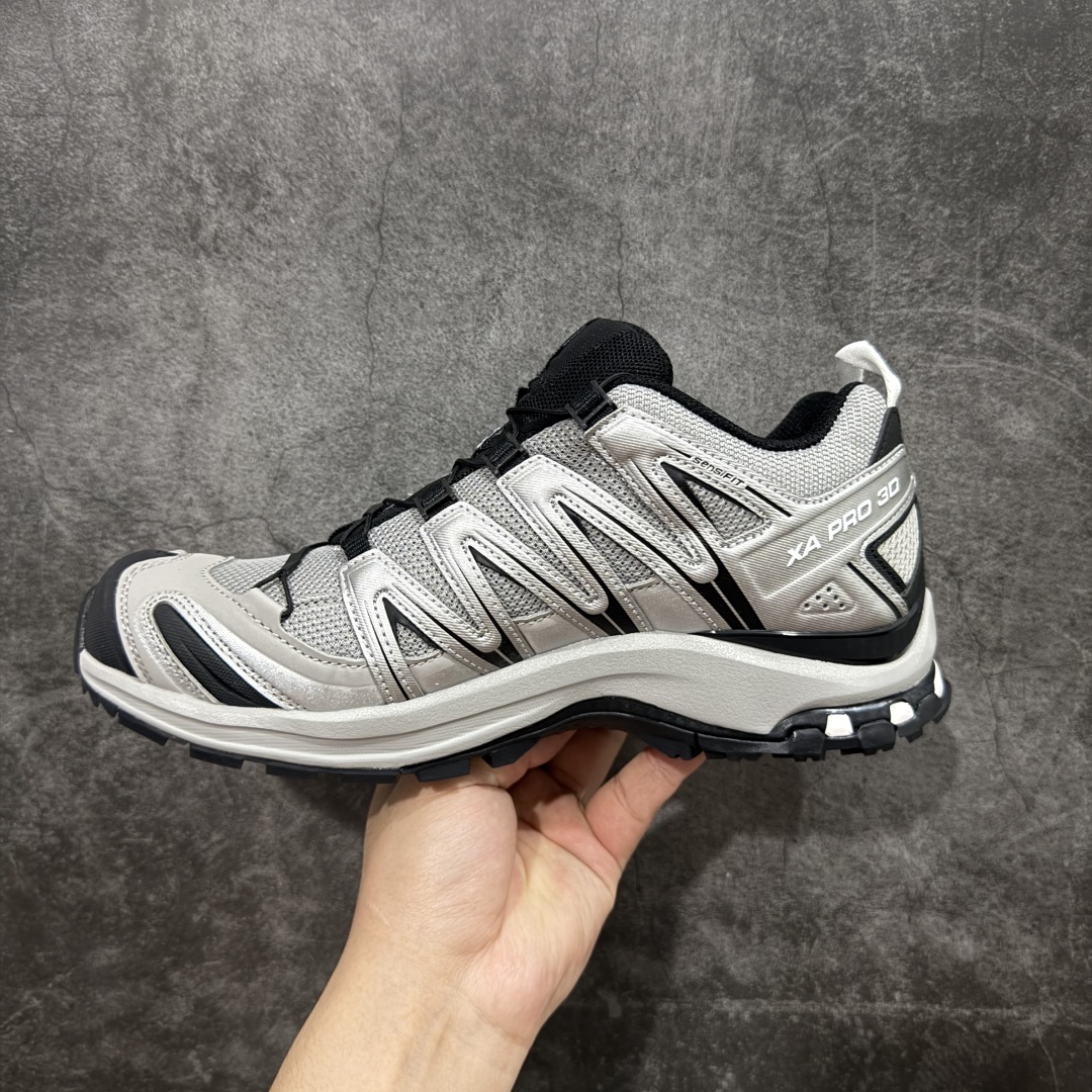 图片[2]-【新M版】SALOMON XA Pro 3D ADV 萨洛蒙潮流越野机能户外功能鞋 全新版本出货 品质 细节 材料实拍肉眼可以见！ 售前售后一步到位 纯原外贸平台特供订单 耗时半年巨作 全套原纸板楦头开发 原厂特供网布配套加持 确保原汁原味 完美呈现版型 原档数据独家私模五层组合大底 原装Ortholite轻量化鞋垫 中底布带钢印编号 原厂TPU锁扣 进口港宝加持 后跟自然饱满 还原公司包裹性 鞋面采用SENSIFT贴合技术 全方位贴合包裹脚型 鞋跟部鞋底牵引设计 提供强大的抓地性能 更适应野外崎岖不平的道路 其3D ADVANCED CHASSIS底盘 材料轻量大化 钉齿设计更具稳定性 防护性 鞋底易磨损区运用CONTAGRIP高耐磨材料 应对城市硬质路面长距离跑考验 尺码：36 36.5 37.5 38 38.5 39 40 40.5 41 42 42.5 43 44 44.5 45-选品中心