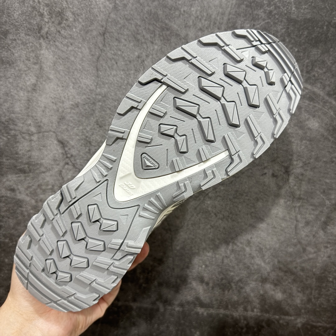 图片[9]-【新M版】SALOMON XA Pro 3D ADV 萨洛蒙潮流越野机能户外功能鞋 全新版本出货 品质 细节 材料实拍肉眼可以见！ 售前售后一步到位 纯原外贸平台特供订单 耗时半年巨作 全套原纸板楦头开发 原厂特供网布配套加持 确保原汁原味 完美呈现版型 原档数据独家私模五层组合大底 原装Ortholite轻量化鞋垫 中底布带钢印编号 原厂TPU锁扣 进口港宝加持 后跟自然饱满 还原公司包裹性 鞋面采用SENSIFT贴合技术 全方位贴合包裹脚型 鞋跟部鞋底牵引设计 提供强大的抓地性能 更适应野外崎岖不平的道路 其3D ADVANCED CHASSIS底盘 材料轻量大化 钉齿设计更具稳定性 防护性 鞋底易磨损区运用CONTAGRIP高耐磨材料 应对城市硬质路面长距离跑考验 尺码：36 36.5 37.5 38 38.5 39 40 40.5 41 42 42.5 43 44 44.5 45-选品中心
