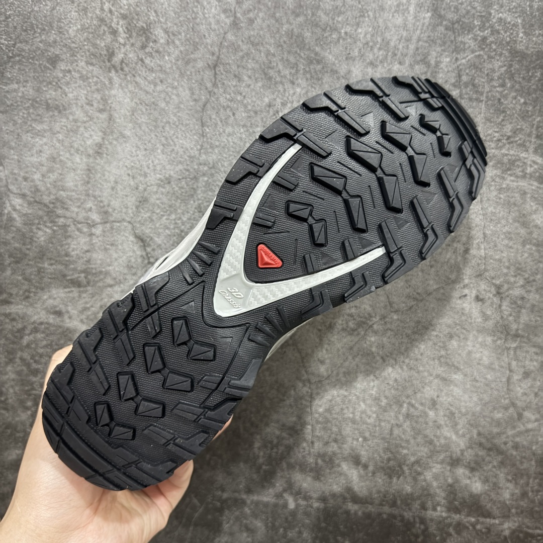 图片[9]-【新M版】SALOMON XA Pro 3D ADV 萨洛蒙潮流越野机能户外功能鞋 全新版本出货 品质 细节 材料实拍肉眼可以见！ 售前售后一步到位 纯原外贸平台特供订单 耗时半年巨作 全套原纸板楦头开发 原厂特供网布配套加持 确保原汁原味 完美呈现版型 原档数据独家私模五层组合大底 原装Ortholite轻量化鞋垫 中底布带钢印编号 原厂TPU锁扣 进口港宝加持 后跟自然饱满 还原公司包裹性 鞋面采用SENSIFT贴合技术 全方位贴合包裹脚型 鞋跟部鞋底牵引设计 提供强大的抓地性能 更适应野外崎岖不平的道路 其3D ADVANCED CHASSIS底盘 材料轻量大化 钉齿设计更具稳定性 防护性 鞋底易磨损区运用CONTAGRIP高耐磨材料 应对城市硬质路面长距离跑考验 尺码：36 36.5 37.5 38 38.5 39 40 40.5 41 42 42.5 43 44 44.5 45-选品中心