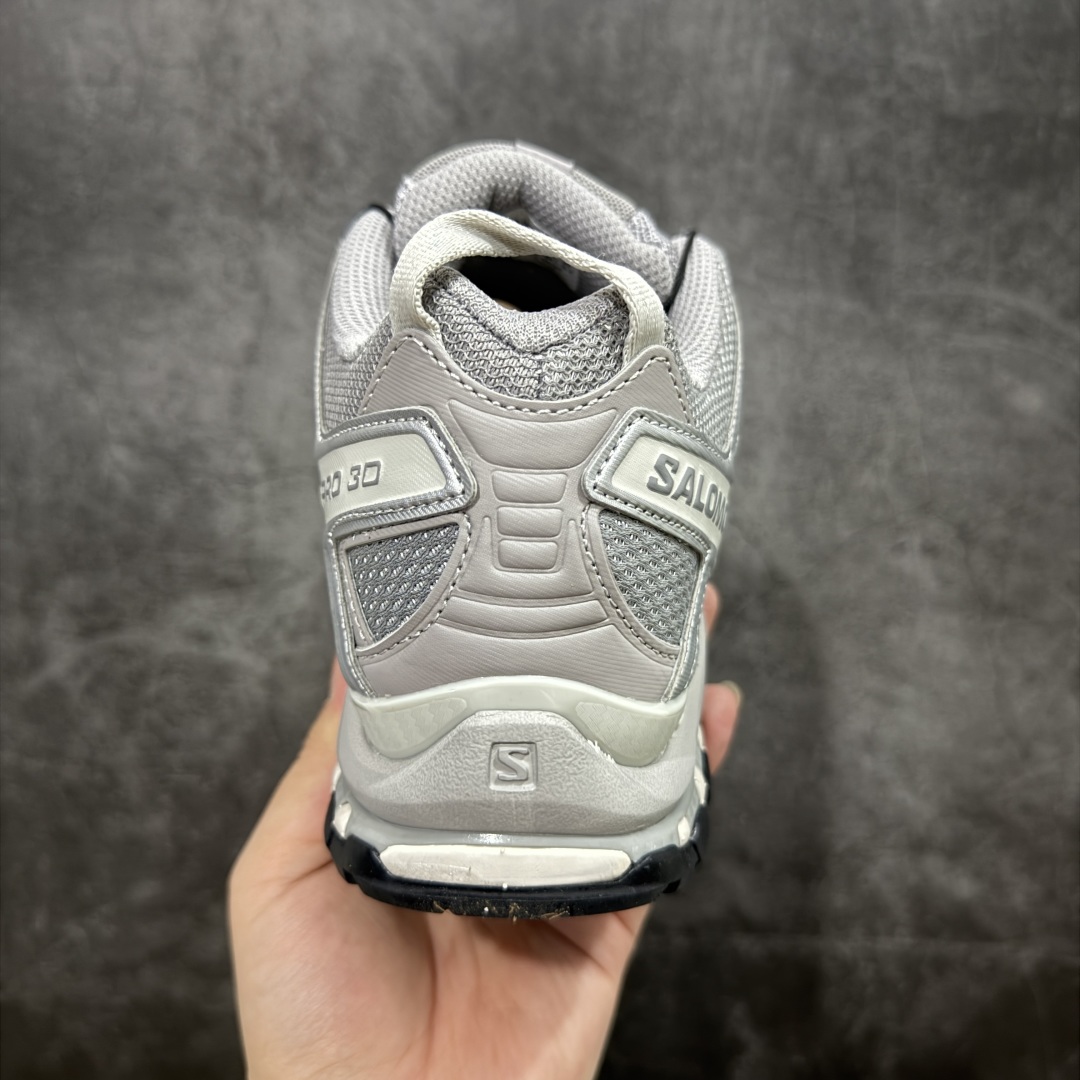 图片[4]-【新M版】SALOMON XA Pro 3D ADV 萨洛蒙潮流越野机能户外功能鞋 全新版本出货 品质 细节 材料实拍肉眼可以见！ 售前售后一步到位 纯原外贸平台特供订单 耗时半年巨作 全套原纸板楦头开发 原厂特供网布配套加持 确保原汁原味 完美呈现版型 原档数据独家私模五层组合大底 原装Ortholite轻量化鞋垫 中底布带钢印编号 原厂TPU锁扣 进口港宝加持 后跟自然饱满 还原公司包裹性 鞋面采用SENSIFT贴合技术 全方位贴合包裹脚型 鞋跟部鞋底牵引设计 提供强大的抓地性能 更适应野外崎岖不平的道路 其3D ADVANCED CHASSIS底盘 材料轻量大化 钉齿设计更具稳定性 防护性 鞋底易磨损区运用CONTAGRIP高耐磨材料 应对城市硬质路面长距离跑考验 尺码：36 36.5 37.5 38 38.5 39 40 40.5 41 42 42.5 43 44 44.5 45-选品中心