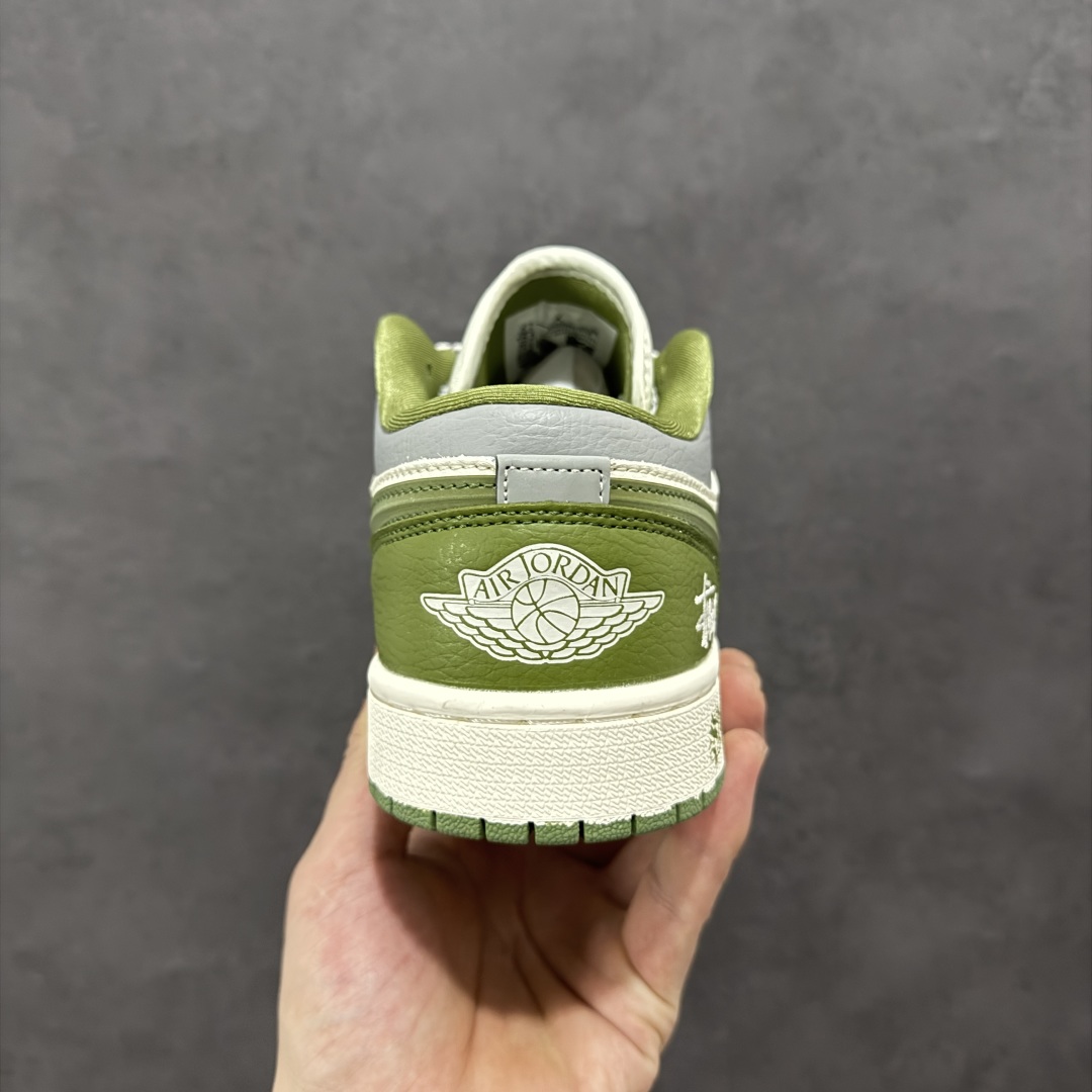 280 【定制版】Air Jordan 1 Low AJ1 乔1 斯图西联名 米绿立体勾 高端定制 低帮复古篮球鞋 XS6086-558