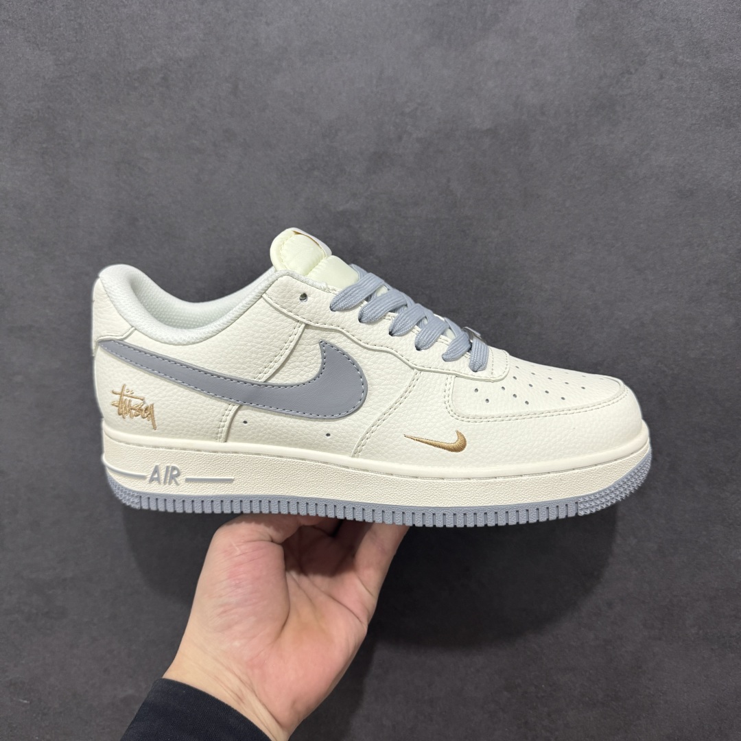 260 NIke Air Force 1 '07 Low “斯图西联名——金绣灰勾”空军一号 低帮 运动鞋 休闲鞋 XX3168-150