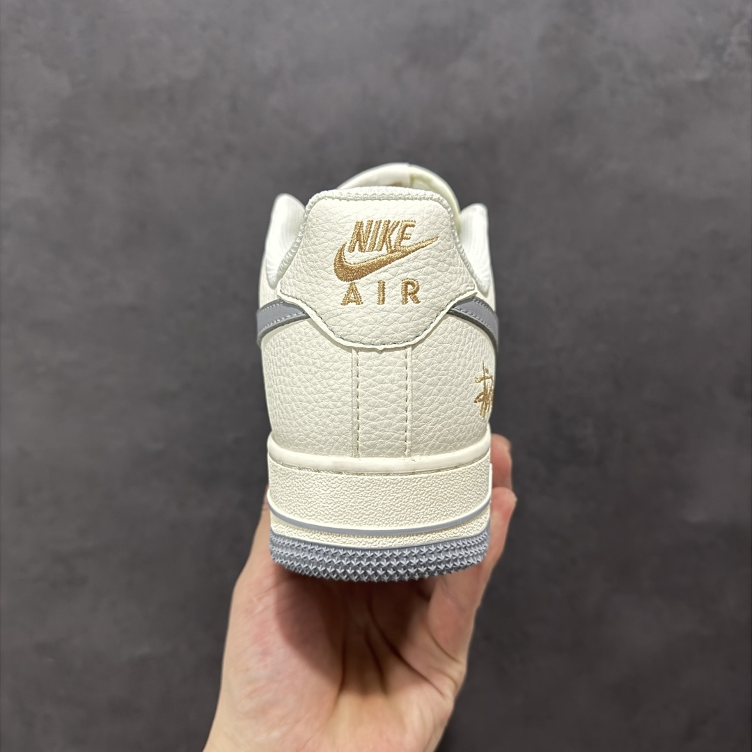 260 NIke Air Force 1 '07 Low “斯图西联名——金绣灰勾”空军一号 低帮 运动鞋 休闲鞋 XX3168-150