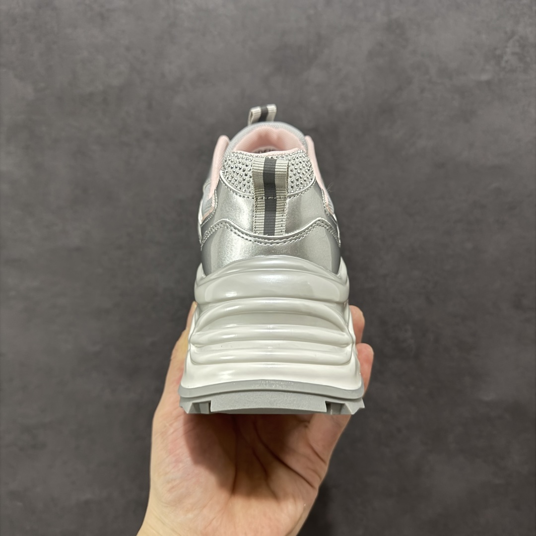 图片[4]-【公司级】GG-CC 2025新款厚底增高休闲运动老爹鞋系列 #广东大厂出品 7CM厚底增高 星河粒子 银白粉色 银角大王 完美细节 25ss春季新款厚底增高 大长腿 时髦look轻松定格 不费力展现率性氛围 高档银盒 酷帅机能风不规则设计大底 拼色造型设计 轻便舒适百搭 GGCC银白配色好温柔 三层组合月牙底 柔软有弹性的月牙底和增加舒适度显腿长的7cm增高 长时间走路和站立都不累脚舒适度和少女感 厚底增高 不管怎么搭都好看~ 尺码： 35 36 37 38 39 40-选品中心