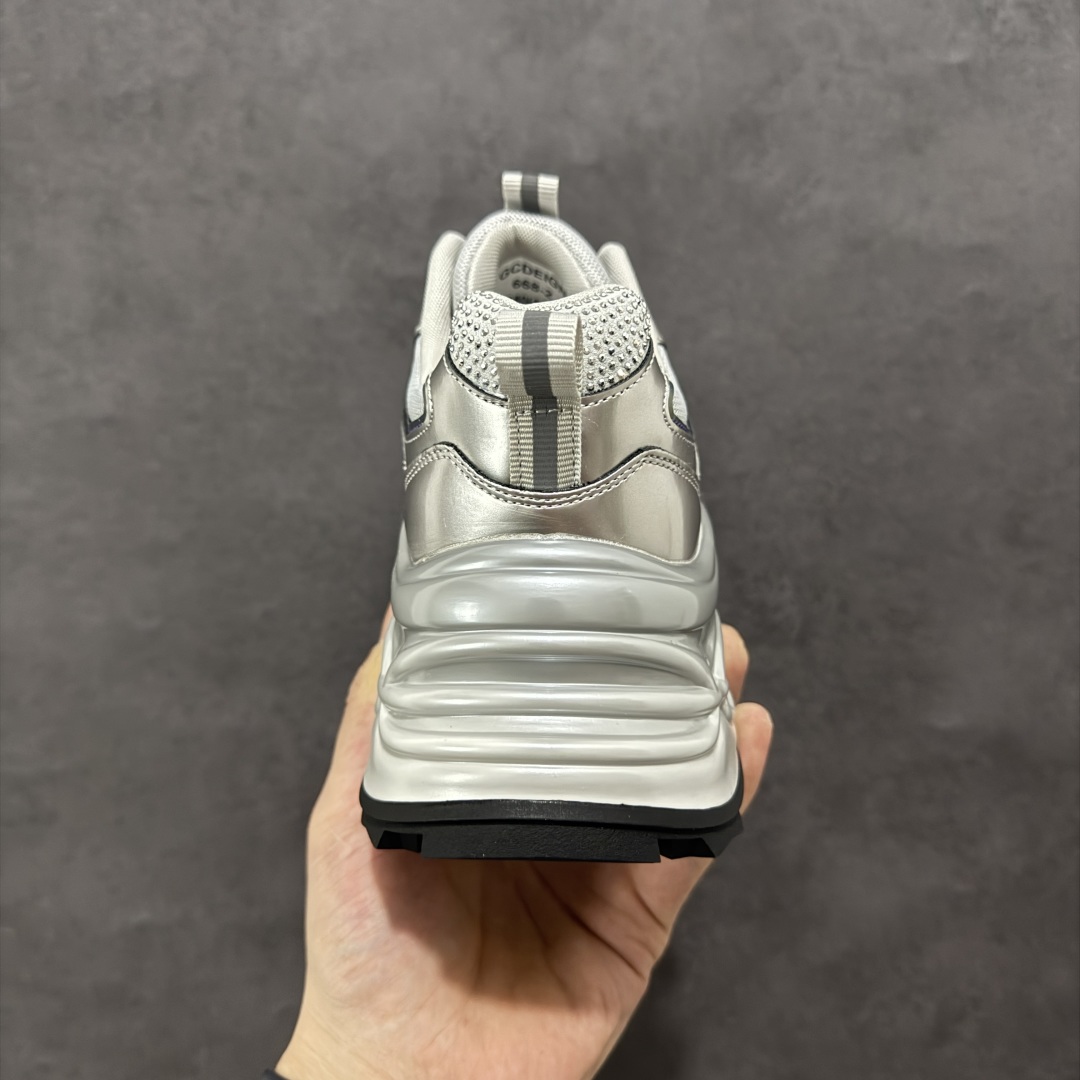 图片[4]-【公司级】GG-CC 2025新款厚底增高休闲运动老爹鞋系列 #广东大厂出品 7CM厚底增高 星河粒子 银白粉色 银角大王 完美细节 25ss春季新款厚底增高 大长腿 时髦look轻松定格 不费力展现率性氛围 高档银盒 酷帅机能风不规则设计大底 拼色造型设计 轻便舒适百搭 GGCC银白配色好温柔 三层组合月牙底 柔软有弹性的月牙底和增加舒适度显腿长的7cm增高 长时间走路和站立都不累脚舒适度和少女感 厚底增高 不管怎么搭都好看~ 尺码： 35 36 37 38 39 40-选品中心