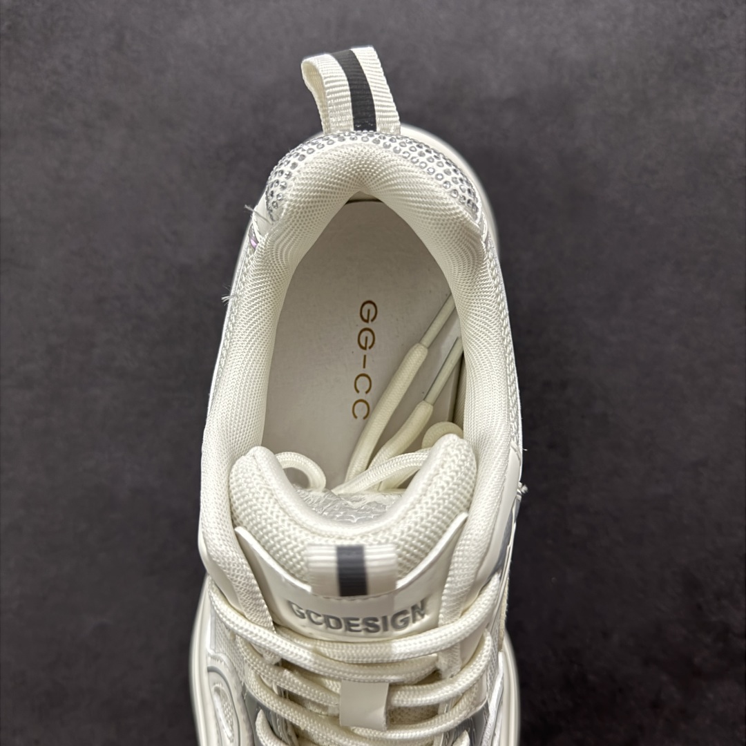 图片[7]-【公司级】GG-CC 2025新款厚底增高休闲运动老爹鞋系列 #广东大厂出品 7CM厚底增高 星河粒子 银白粉色 银角大王 完美细节 25ss春季新款厚底增高 大长腿 时髦look轻松定格 不费力展现率性氛围 高档银盒 酷帅机能风不规则设计大底 拼色造型设计 轻便舒适百搭 GGCC银白配色好温柔 三层组合月牙底 柔软有弹性的月牙底和增加舒适度显腿长的7cm增高 长时间走路和站立都不累脚舒适度和少女感 厚底增高 不管怎么搭都好看~ 尺码： 35 36 37 38 39 40-选品中心