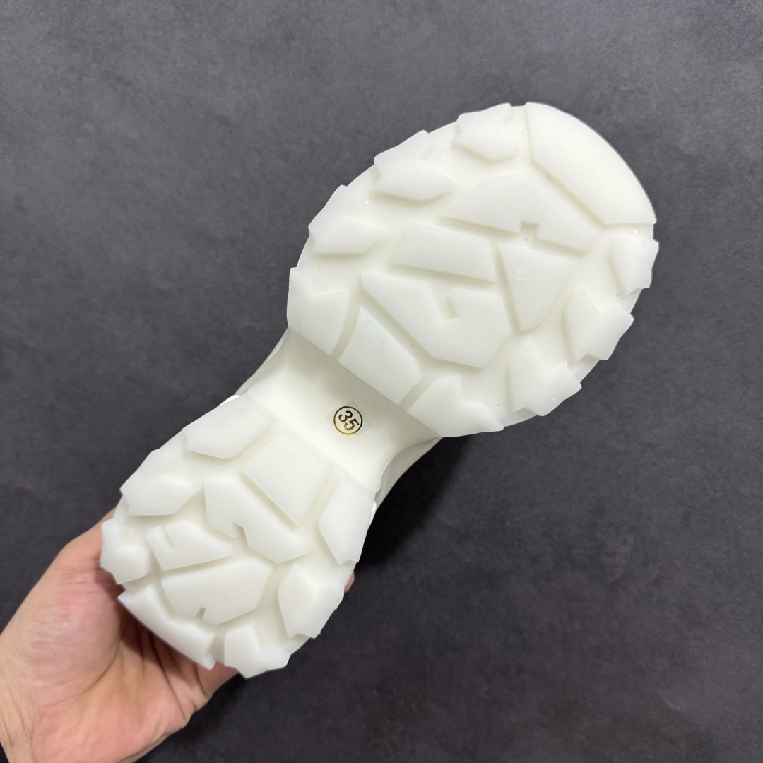 图片[9]-【公司级】GG-CC 2025新款厚底增高休闲运动老爹鞋系列 #广东大厂出品 7CM厚底增高 星河粒子 银白粉色 银角大王 完美细节 25ss春季新款厚底增高 大长腿 时髦look轻松定格 不费力展现率性氛围 高档银盒 酷帅机能风不规则设计大底 拼色造型设计 轻便舒适百搭 GGCC银白配色好温柔 三层组合月牙底 柔软有弹性的月牙底和增加舒适度显腿长的7cm增高 长时间走路和站立都不累脚舒适度和少女感 厚底增高 不管怎么搭都好看~ 尺码： 35 36 37 38 39 40-选品中心