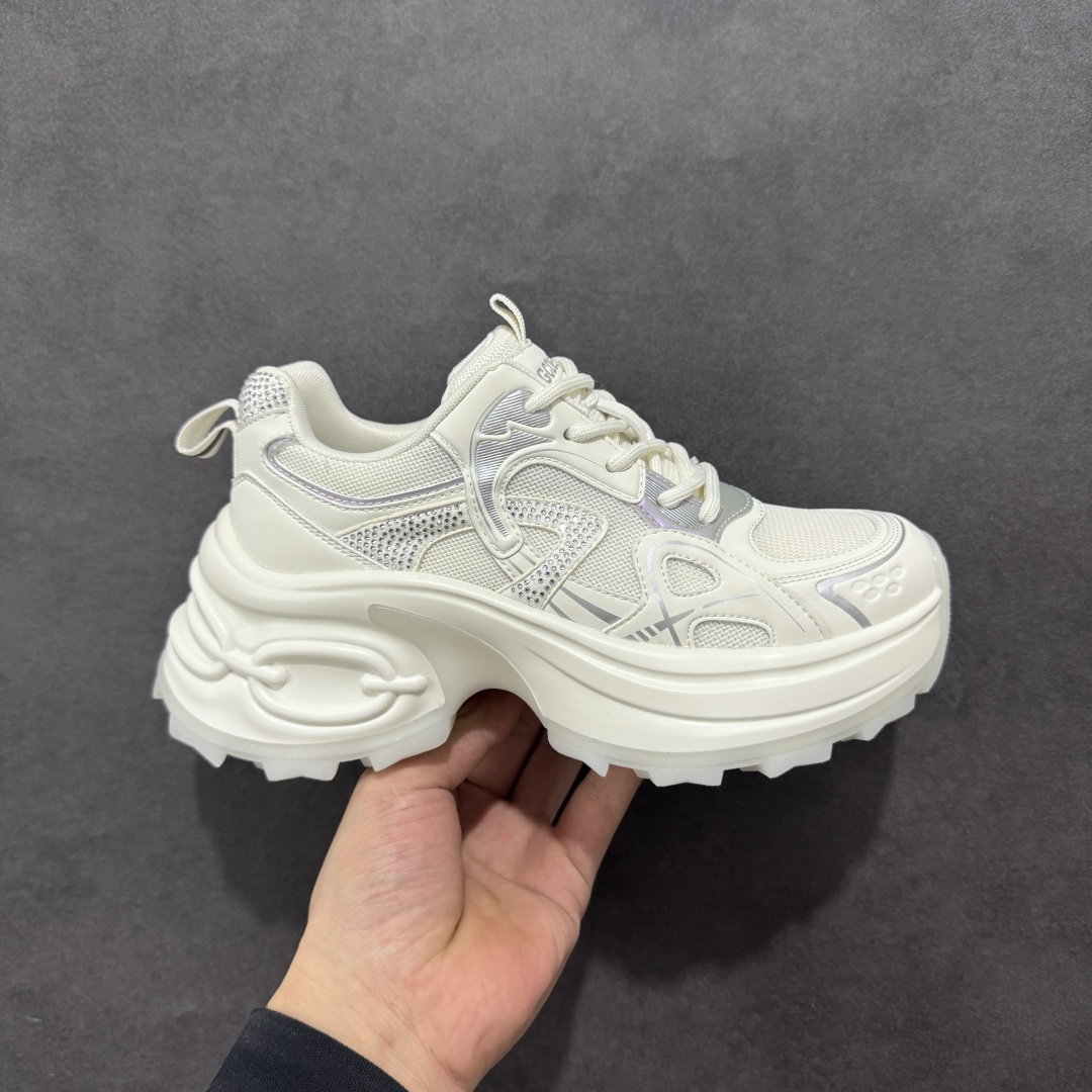 【公司级】GG-CC 2025新款厚底增高休闲运动老爹鞋系列 #广东大厂出品 7CM厚底增高 星河粒子 银白粉色 银角大王 完美细节 25ss春季新款厚底增高 大长腿 时髦look轻松定格 不费力展现率性氛围 高档银盒 酷帅机能风不规则设计大底 拼色造型设计 轻便舒适百搭 GGCC银白配色好温柔 三层组合月牙底 柔软有弹性的月牙底和增加舒适度显腿长的7cm增高 长时间走路和站立都不累脚舒适度和少女感 厚底增高 不管怎么搭都好看~ 尺码: 35 36 37 38 39 40-选品中心