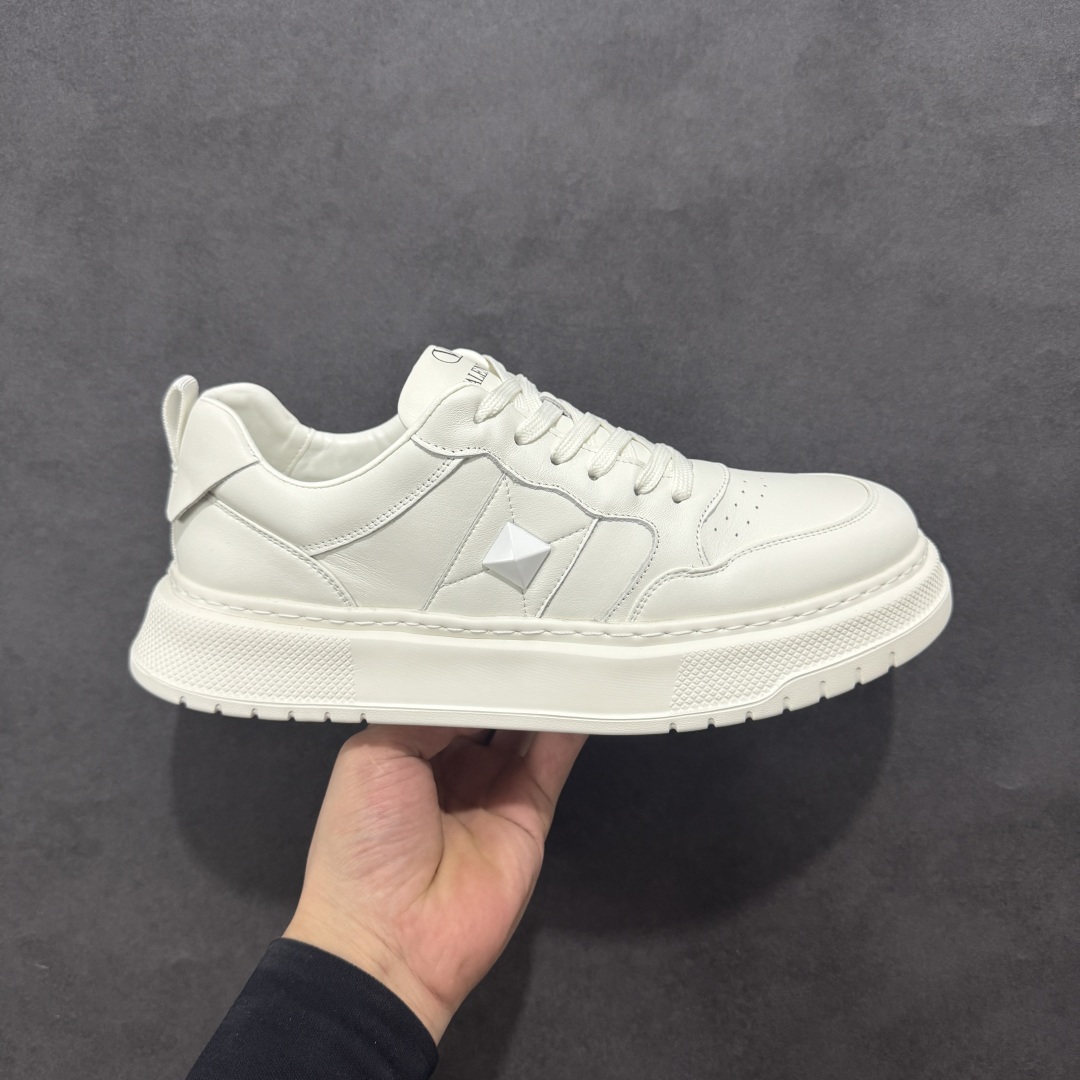 420 【广东纯原版本】Valentino 华伦天奴 Rockstud untitled 厚底休闲铆钉小白鞋