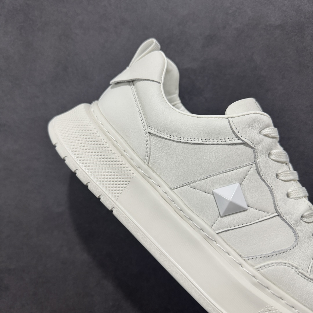 420 【广东纯原版本】Valentino 华伦天奴 Rockstud untitled 厚底休闲铆钉小白鞋