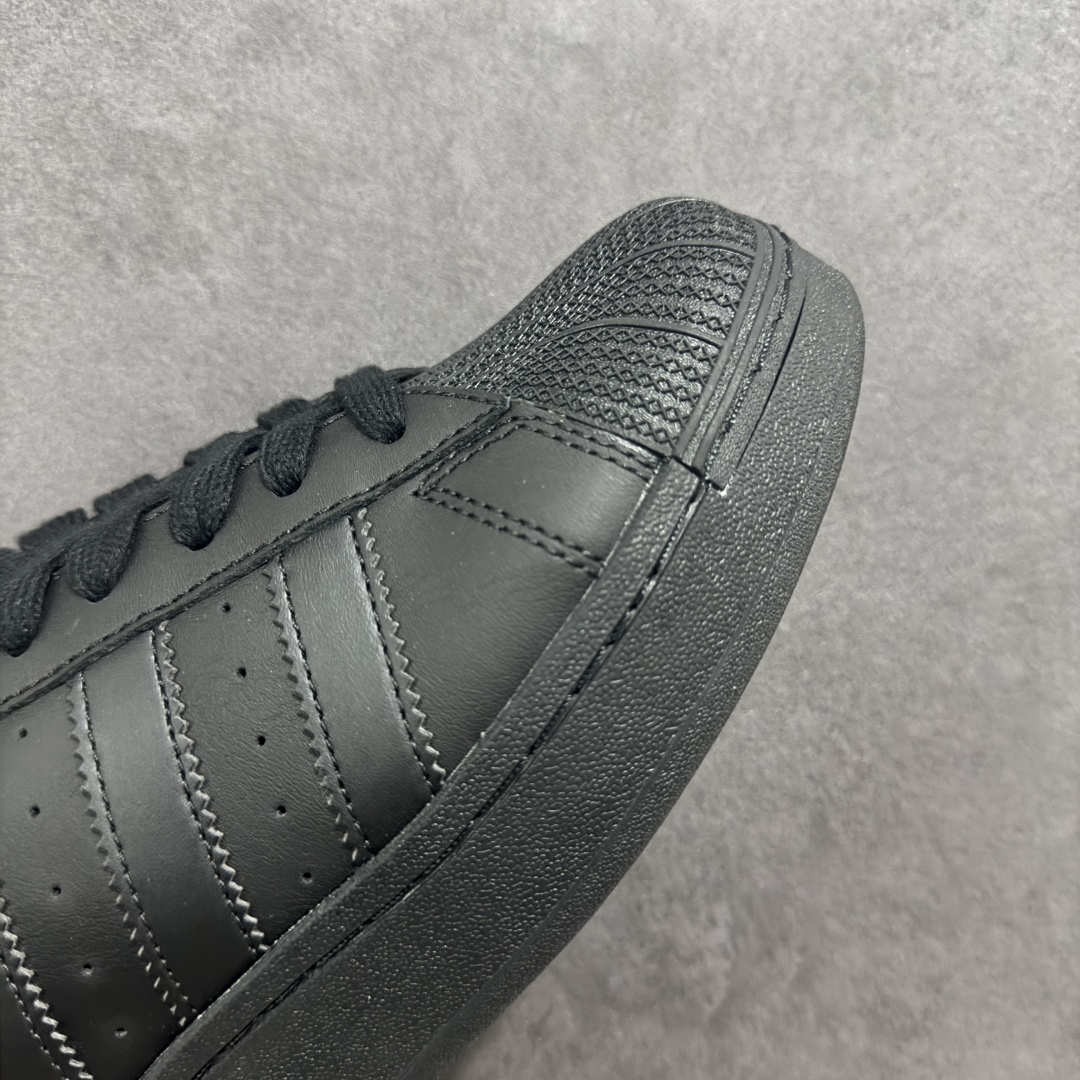 图片[5]-【公司级】阿迪达斯/三叶草Adidas Originals Superstar XLG 贝壳头系列低帮厚底松糕经典百搭休闲运动板鞋 采用头层皮革饰片组合粒面牛剖革鞋面材质#内嵌EVA环保鞋垫#外置耐磨防滑鞋底组合扇贝防踢头盖片❗ 以现代时尚元素焕新演绎的经典运动鞋!当你试图定义adidas Superstar系列，总有大胆设计突破你的想象。这款鞋以70年代经典运动鞋为蓝本，新鲜注入现代时尚元素。加大比例设计，配锯齿状三条纹，个性型格，就是要秀。选用皮革鞋面，不失复古本色，同时以新潮造型重塑经典。含贝壳形鞋头，助你自信迈步。 货号：ID4656 尺码：35 36 36⅔ 37⅓ 38 38⅔ 39⅓ 40 40⅔ 41⅓ 42 42⅔ 43⅓ 44 44⅔ 45-选品中心