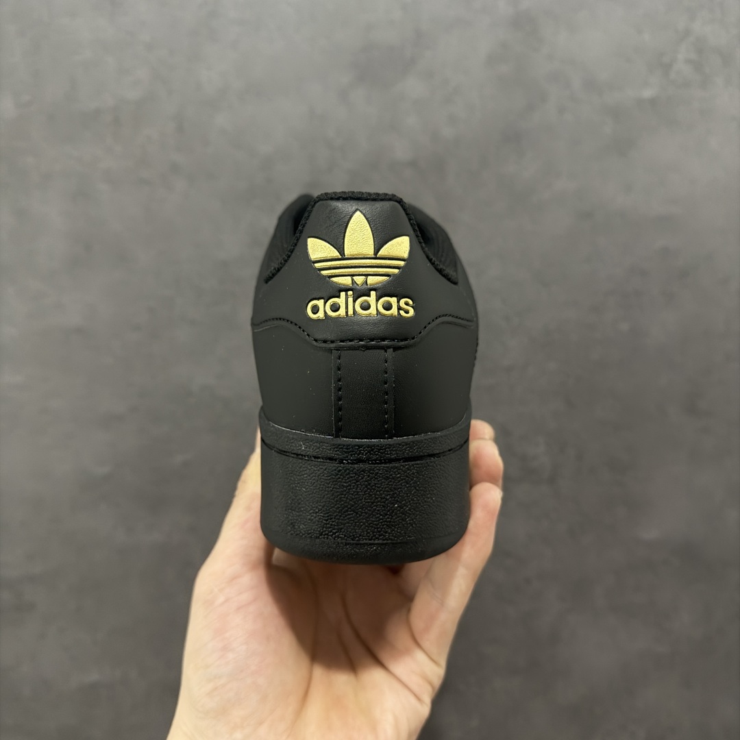 图片[4]-【公司级】阿迪达斯/三叶草Adidas Originals Superstar XLG 贝壳头系列低帮厚底松糕经典百搭休闲运动板鞋 采用头层皮革饰片组合粒面牛剖革鞋面材质#内嵌EVA环保鞋垫#外置耐磨防滑鞋底组合扇贝防踢头盖片❗ 以现代时尚元素焕新演绎的经典运动鞋!当你试图定义adidas Superstar系列，总有大胆设计突破你的想象。这款鞋以70年代经典运动鞋为蓝本，新鲜注入现代时尚元素。加大比例设计，配锯齿状三条纹，个性型格，就是要秀。选用皮革鞋面，不失复古本色，同时以新潮造型重塑经典。含贝壳形鞋头，助你自信迈步。 货号：ID4656 尺码：35 36 36⅔ 37⅓ 38 38⅔ 39⅓ 40 40⅔ 41⅓ 42 42⅔ 43⅓ 44 44⅔ 45-选品中心